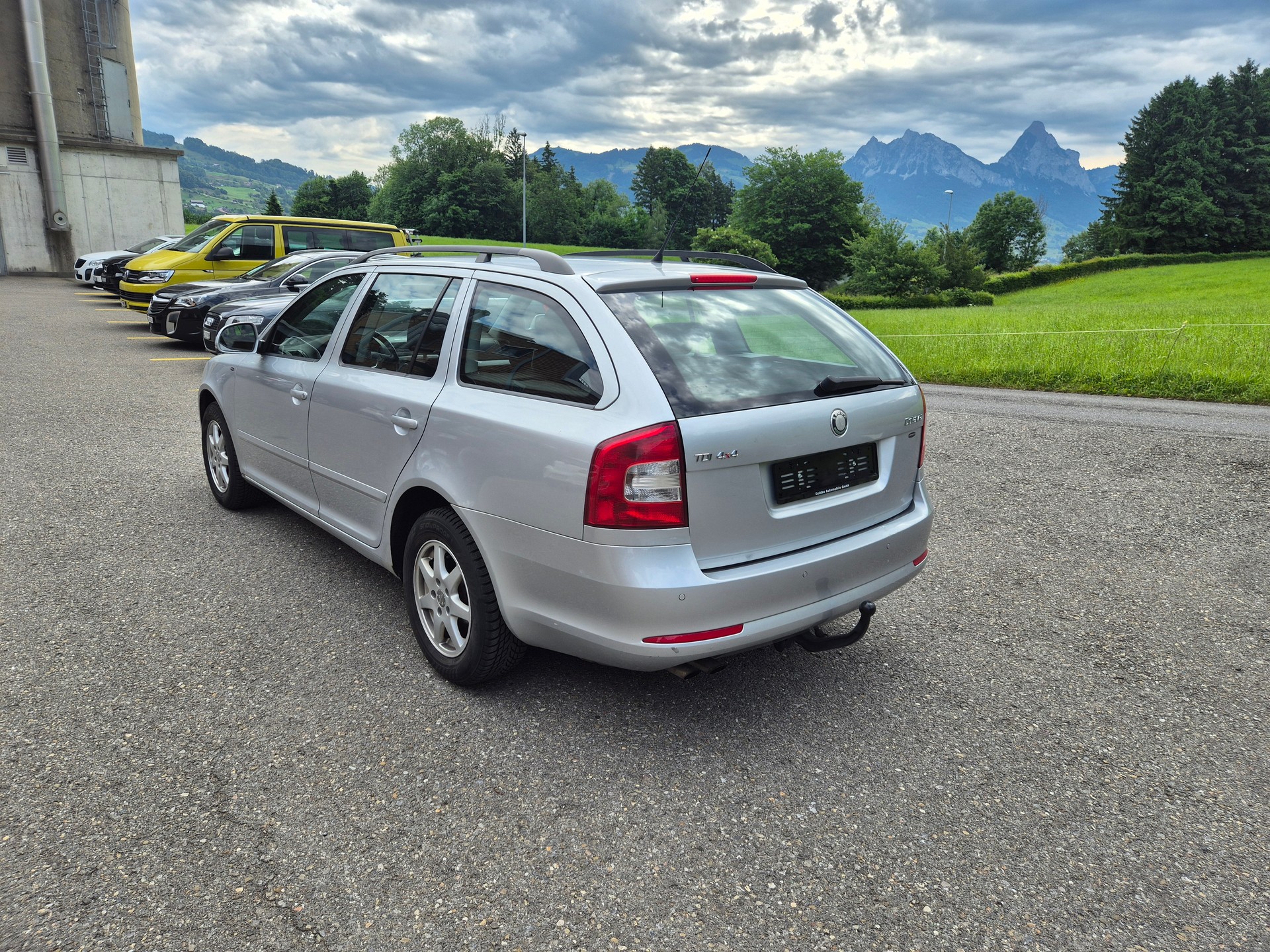 SKODA Octavia Combi 1.6 TDI Adventure 4x4-image-2