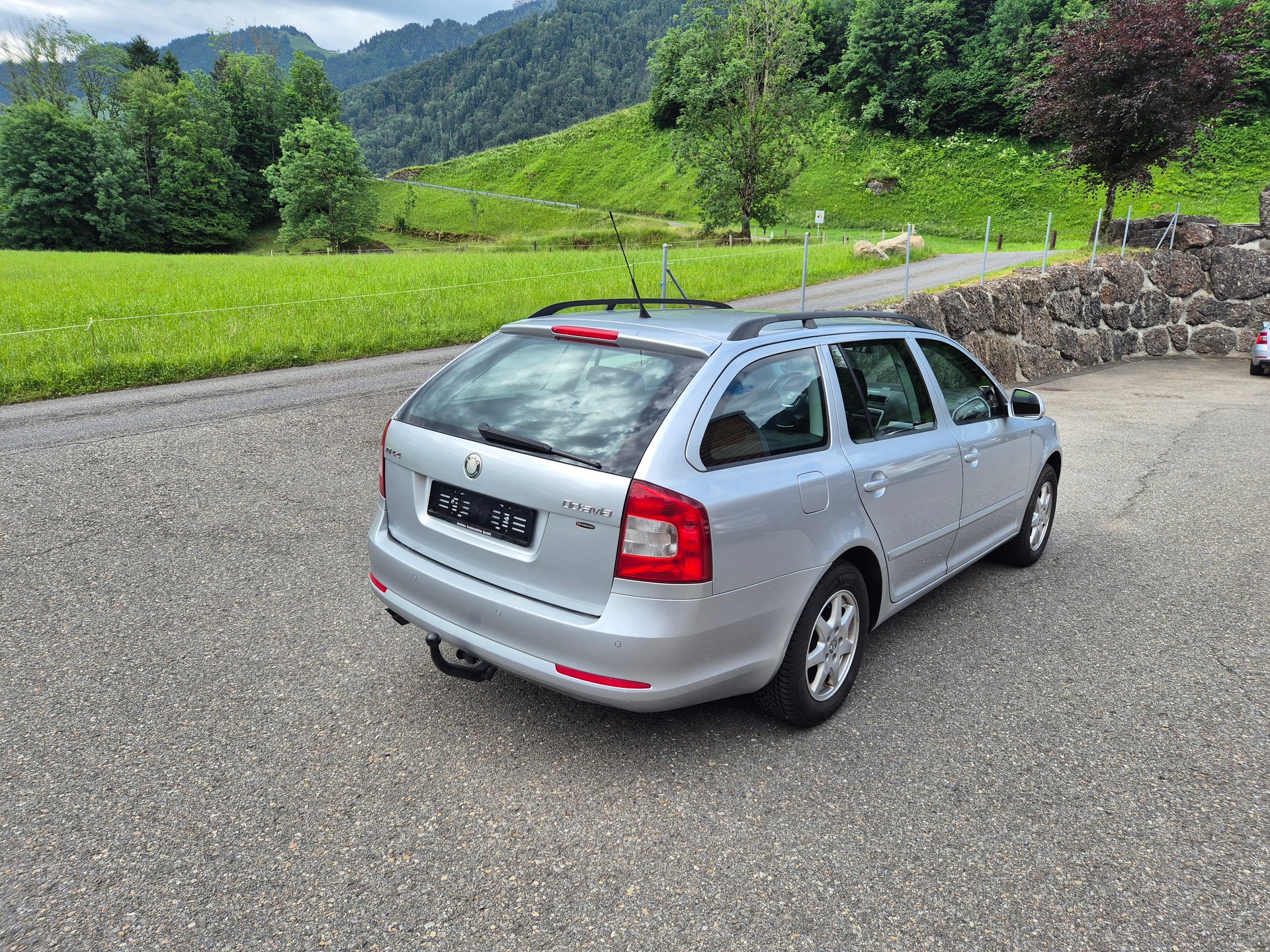 SKODA Octavia Combi 1.6 TDI Adventure 4x4-image-4
