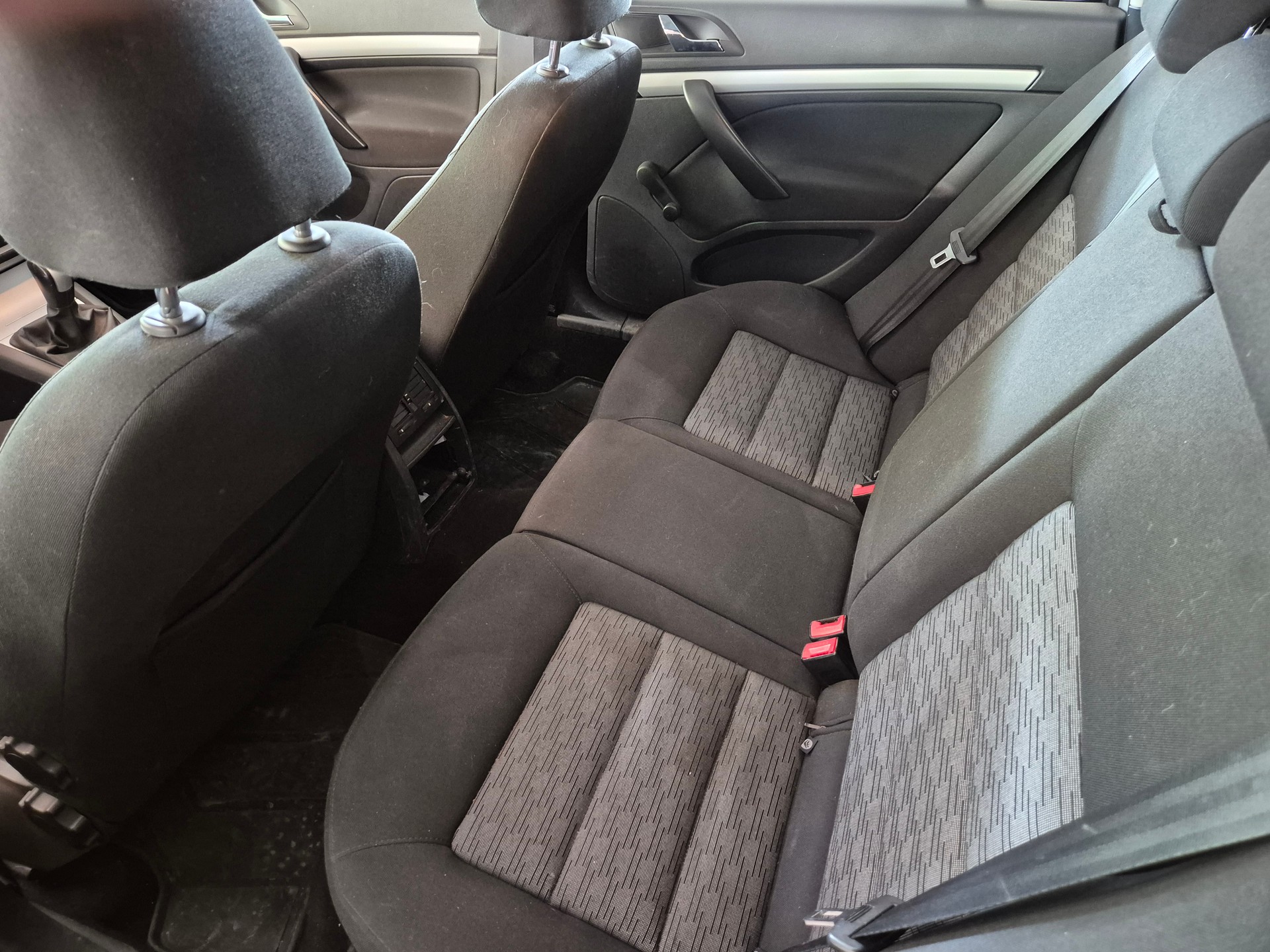 SKODA Octavia Combi 1.6 TDI Adventure 4x4-image-7