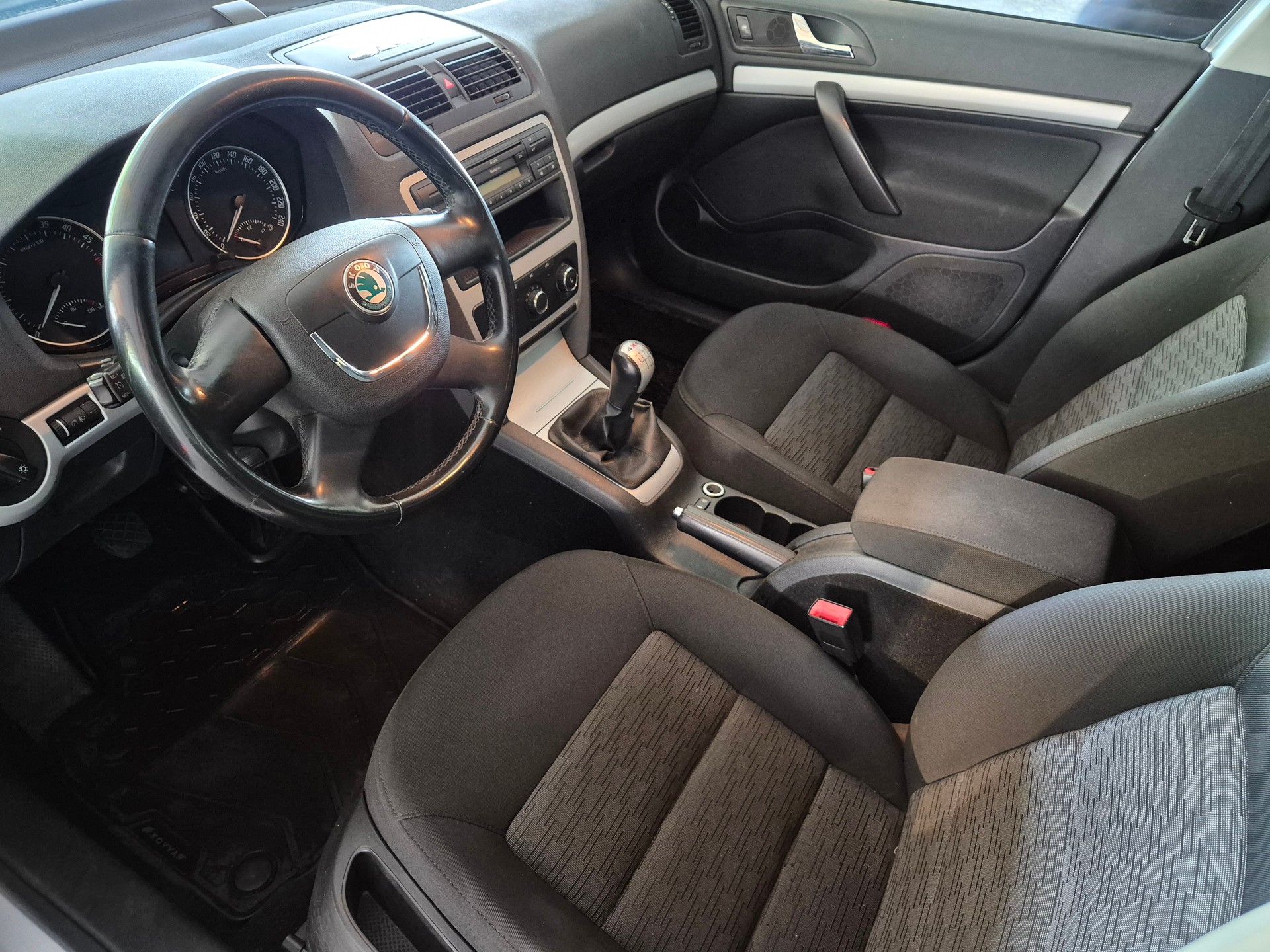 SKODA Octavia Combi 1.6 TDI Adventure 4x4-image-6