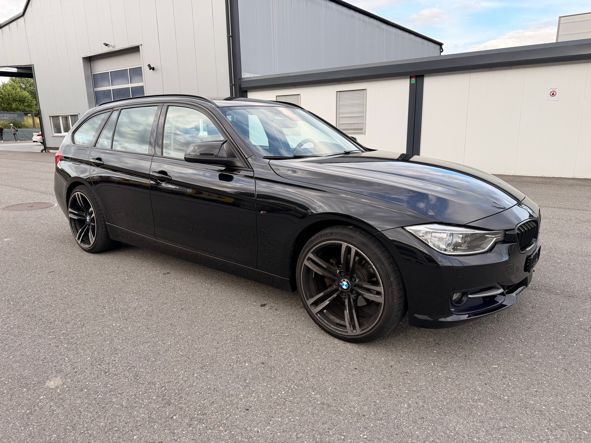 BMW 320i xDrive Touring Sport Line Steptronic-image-3