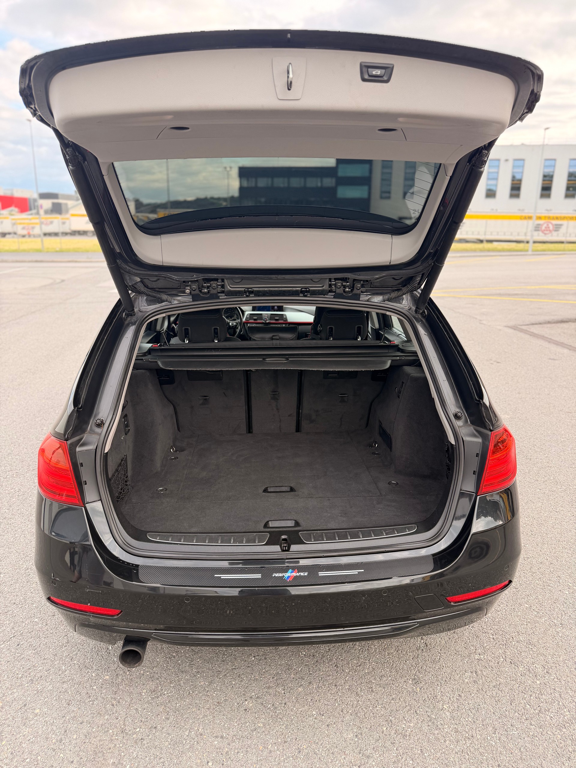 BMW 320i xDrive Touring Sport Line Steptronic-image-11