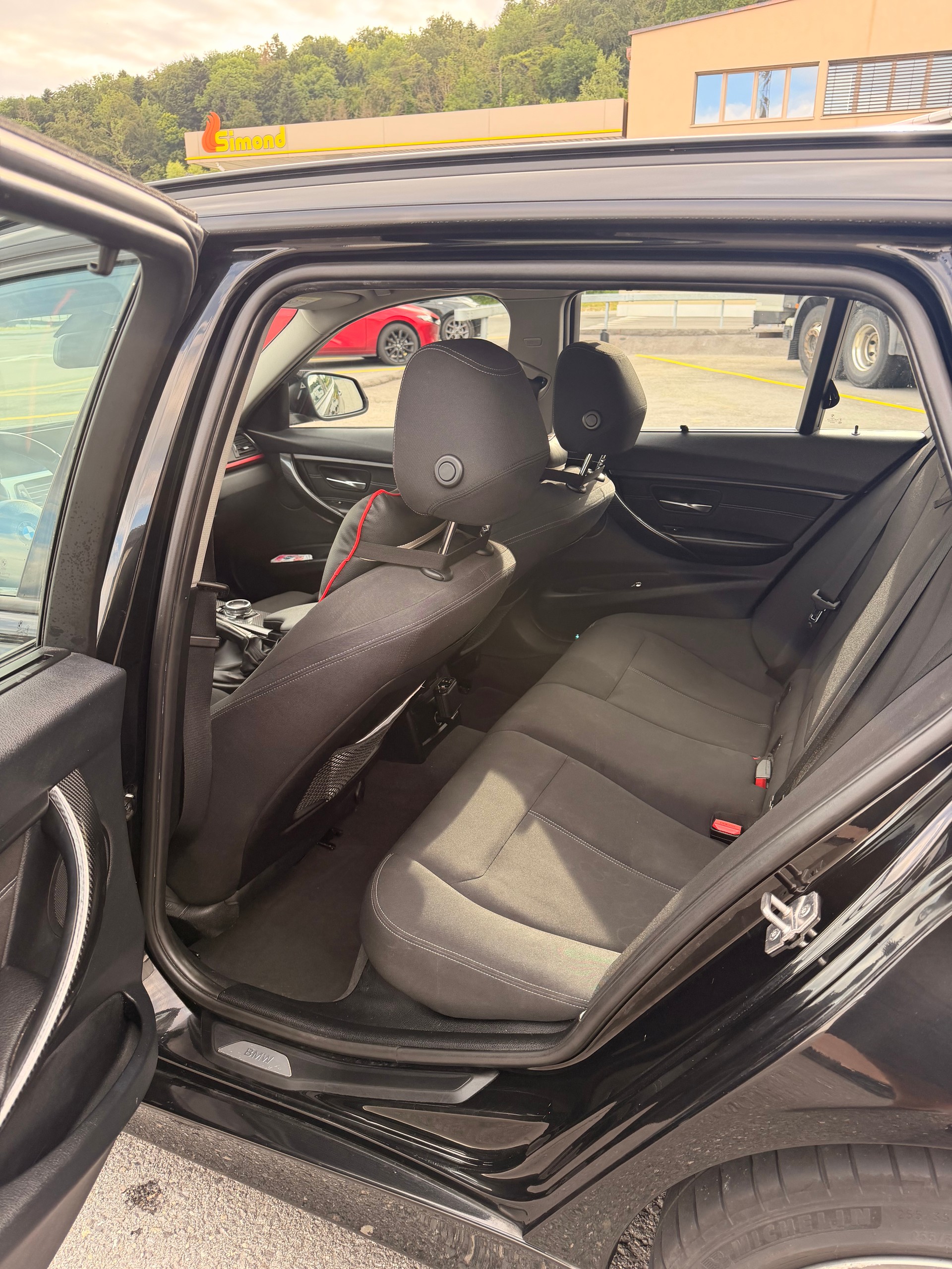 BMW 320i xDrive Touring Sport Line Steptronic-image-10