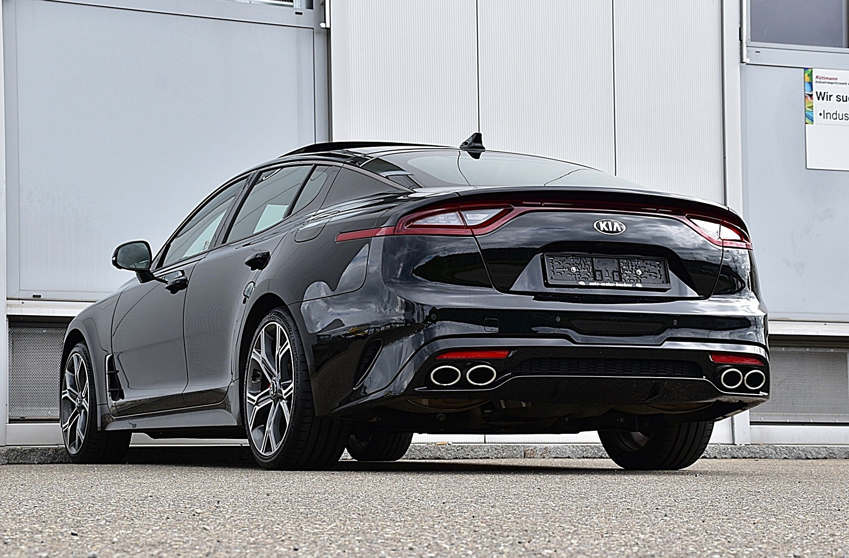 KIA Stinger 3.3 T-GDi GT Automat AWD-image-3