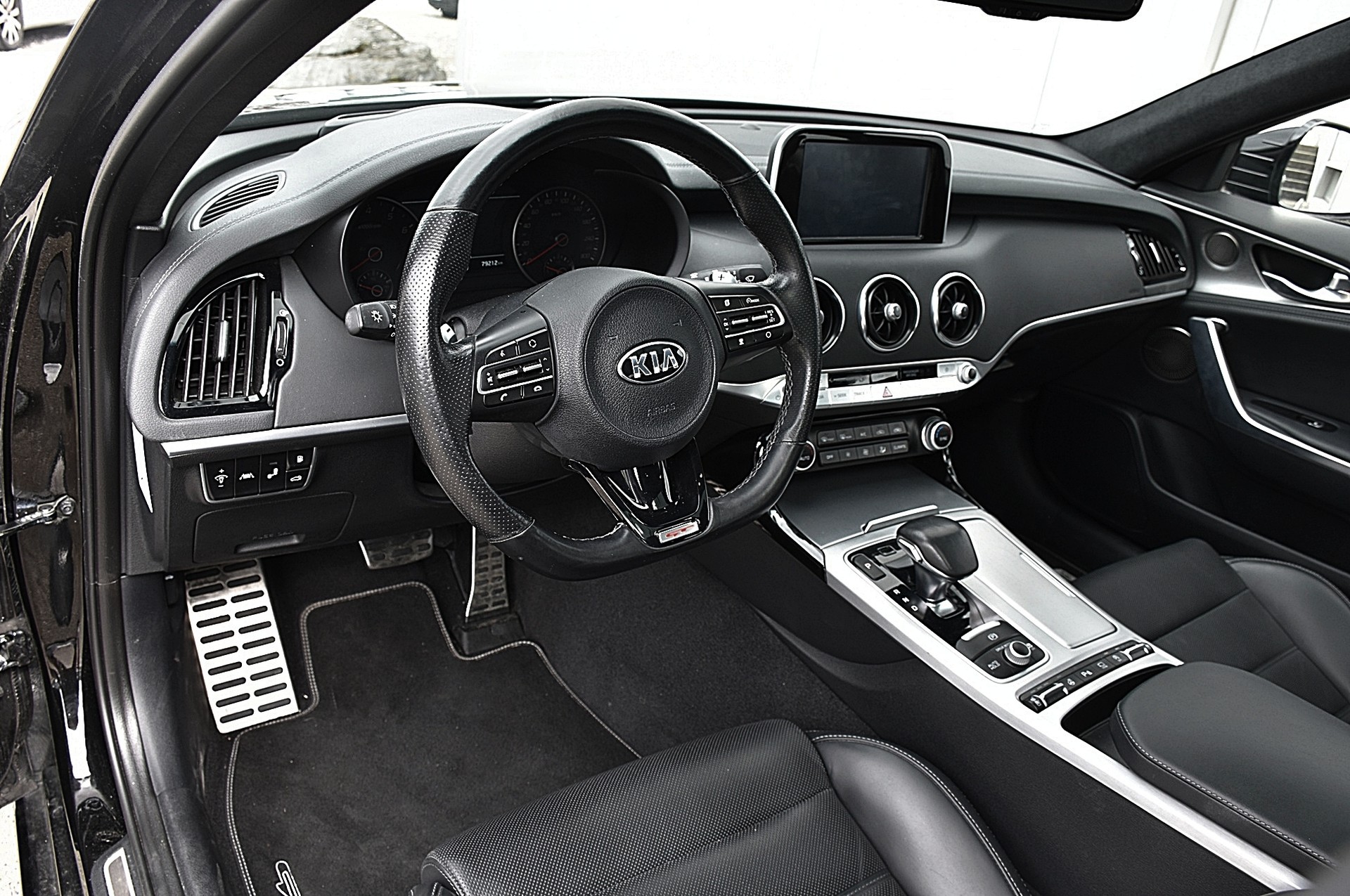 KIA Stinger 3.3 T-GDi GT Automat AWD-image-8