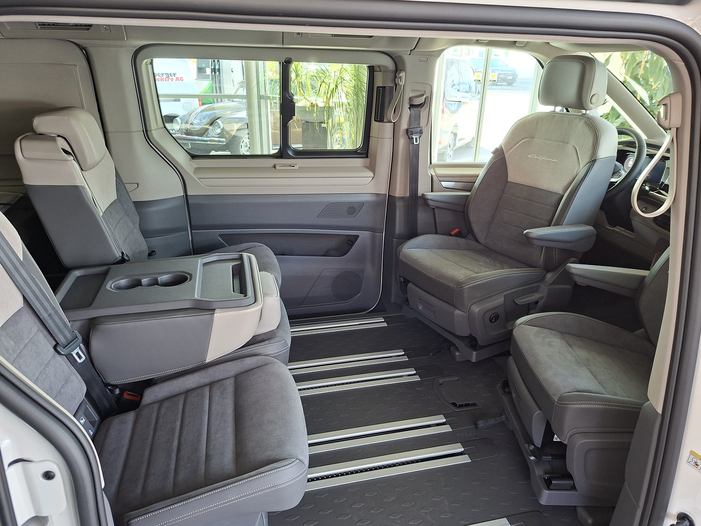 VW California 2.0 TSI Beach Tour Liberty-image-17