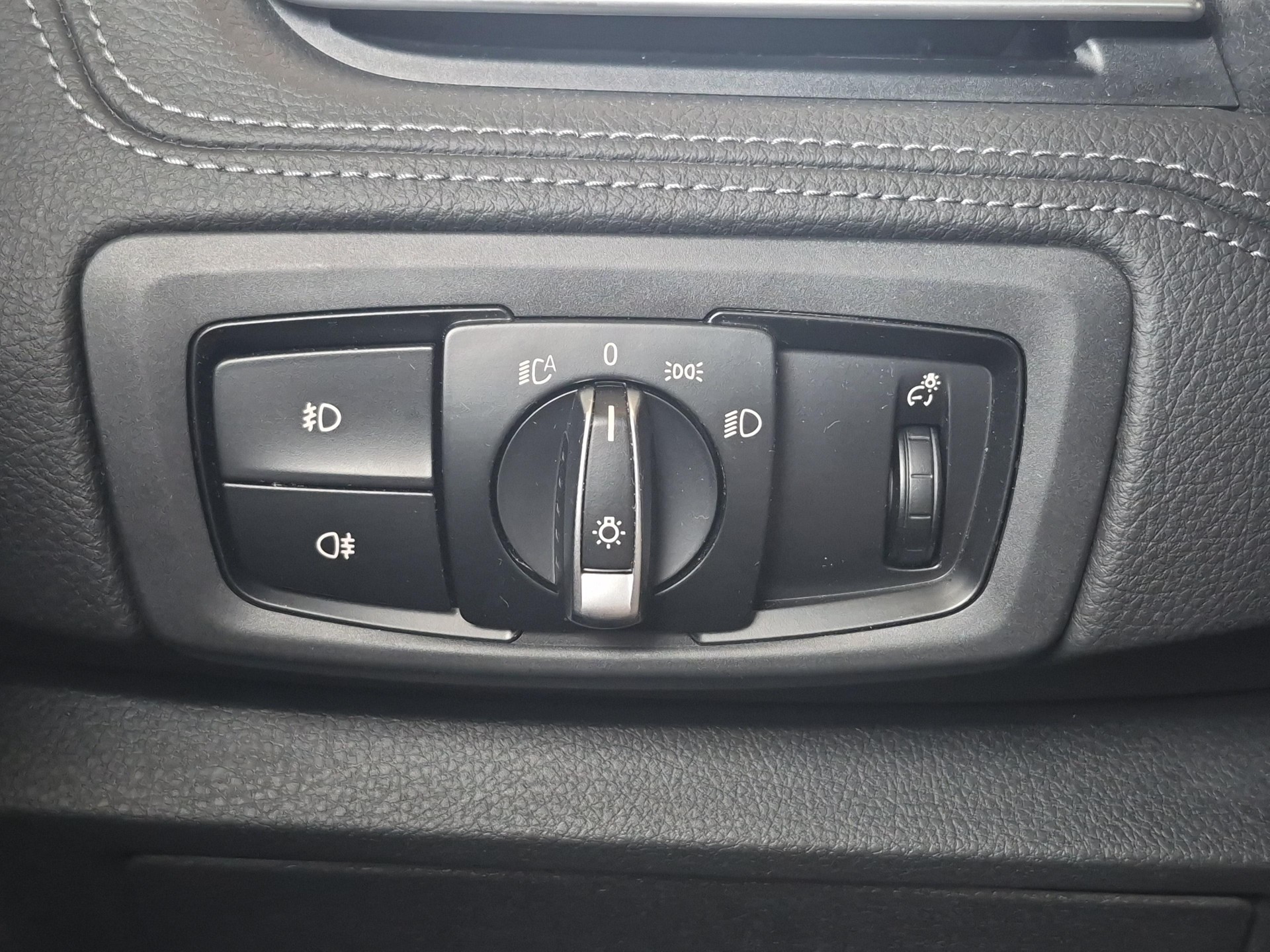 BMW 218d xDrive Active Tourer-image-16