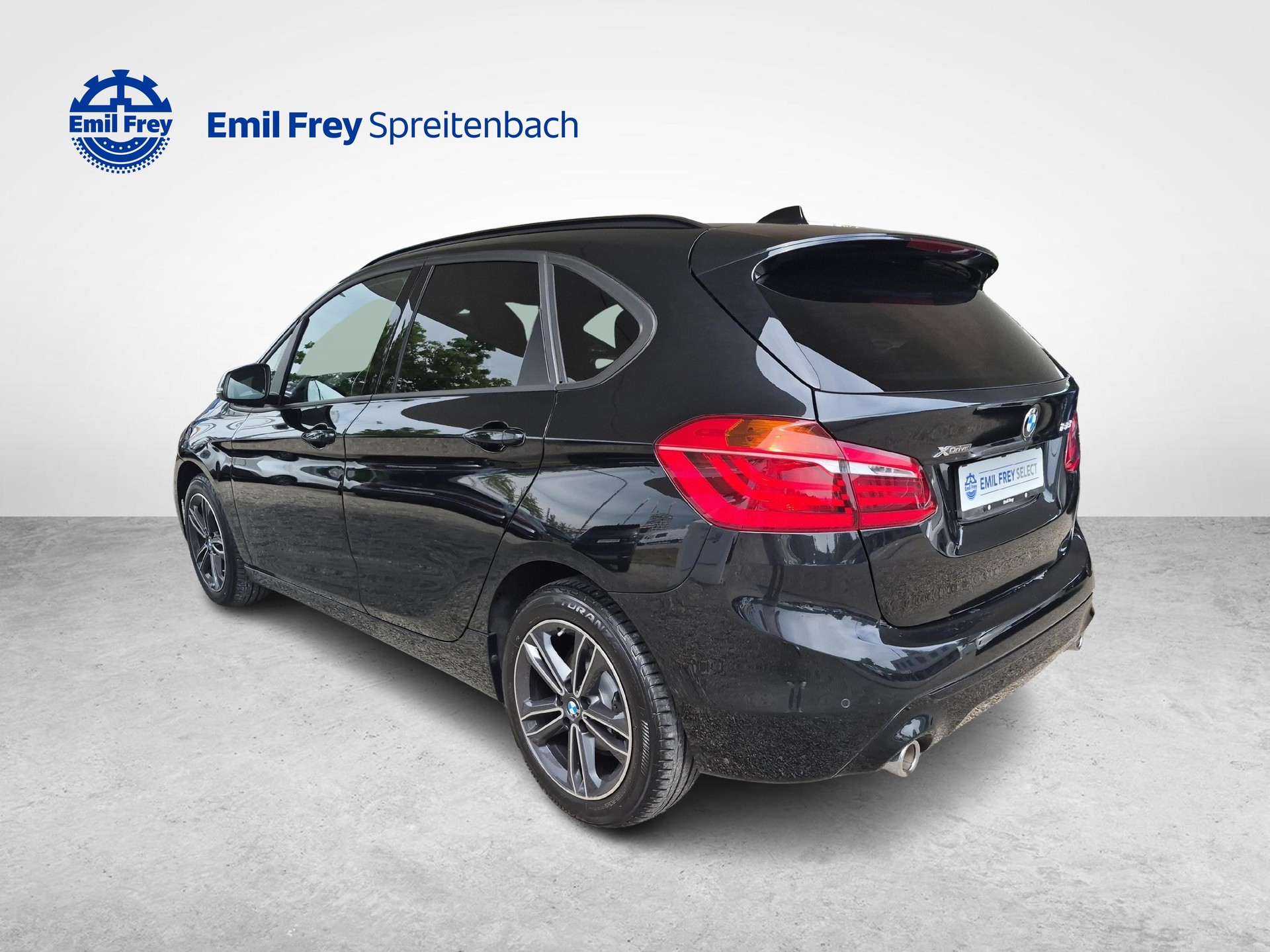 BMW 218d xDrive Active Tourer-showroom-element-2