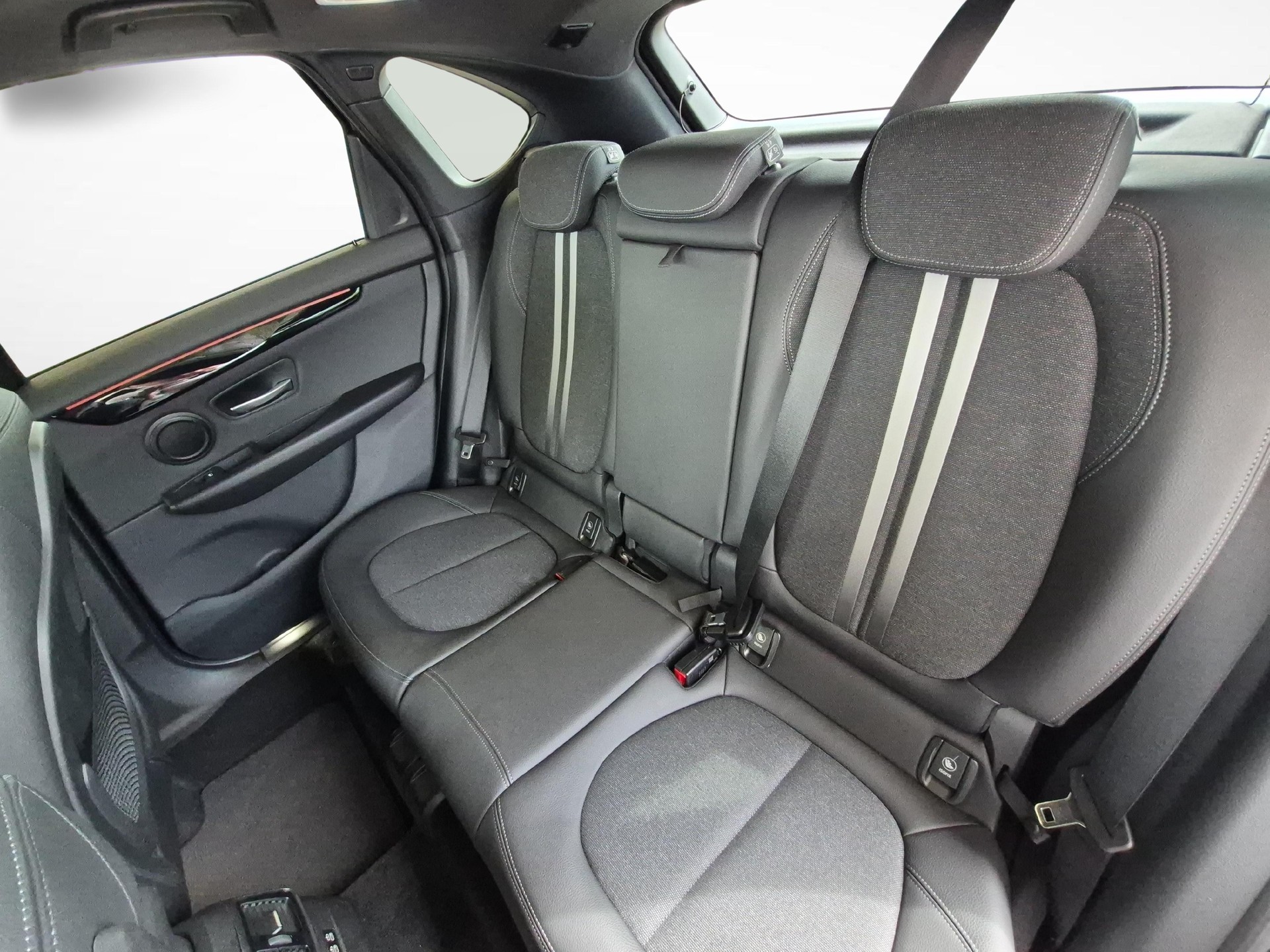 BMW 218d xDrive Active Tourer-image-10