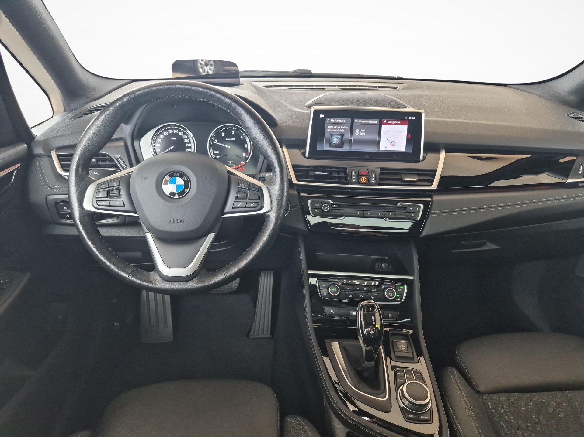 BMW 218d xDrive Active Tourer-image-8