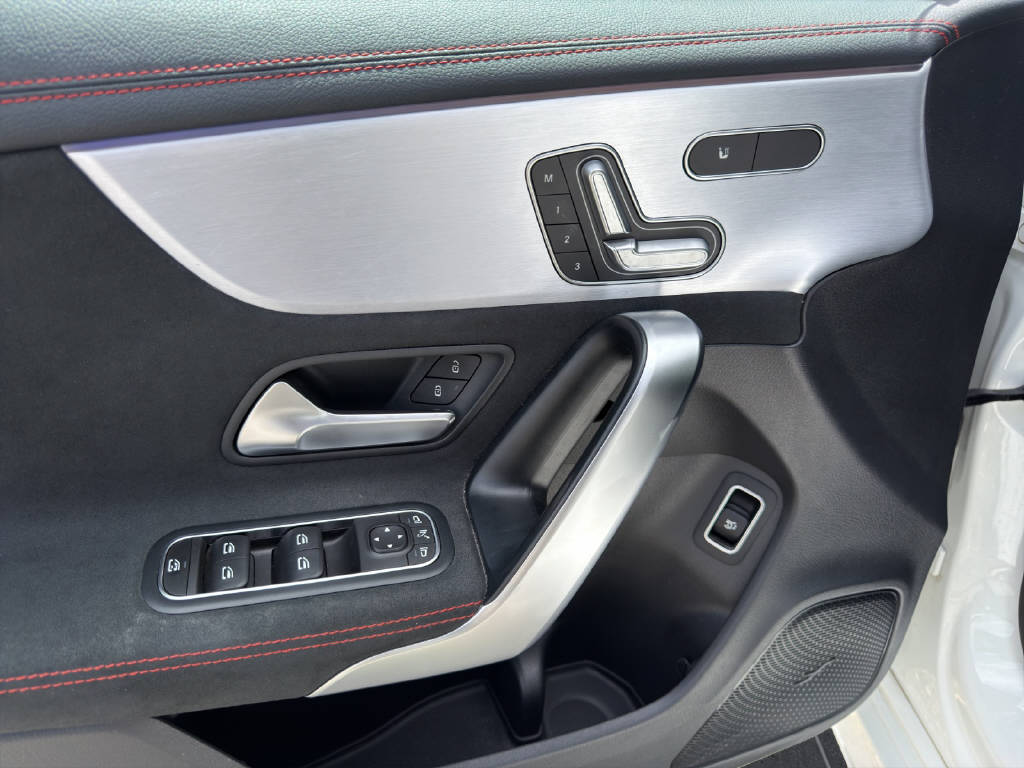 MERCEDES-BENZ CLA 250 AMG Line 4matic Shooting Brake-image-12