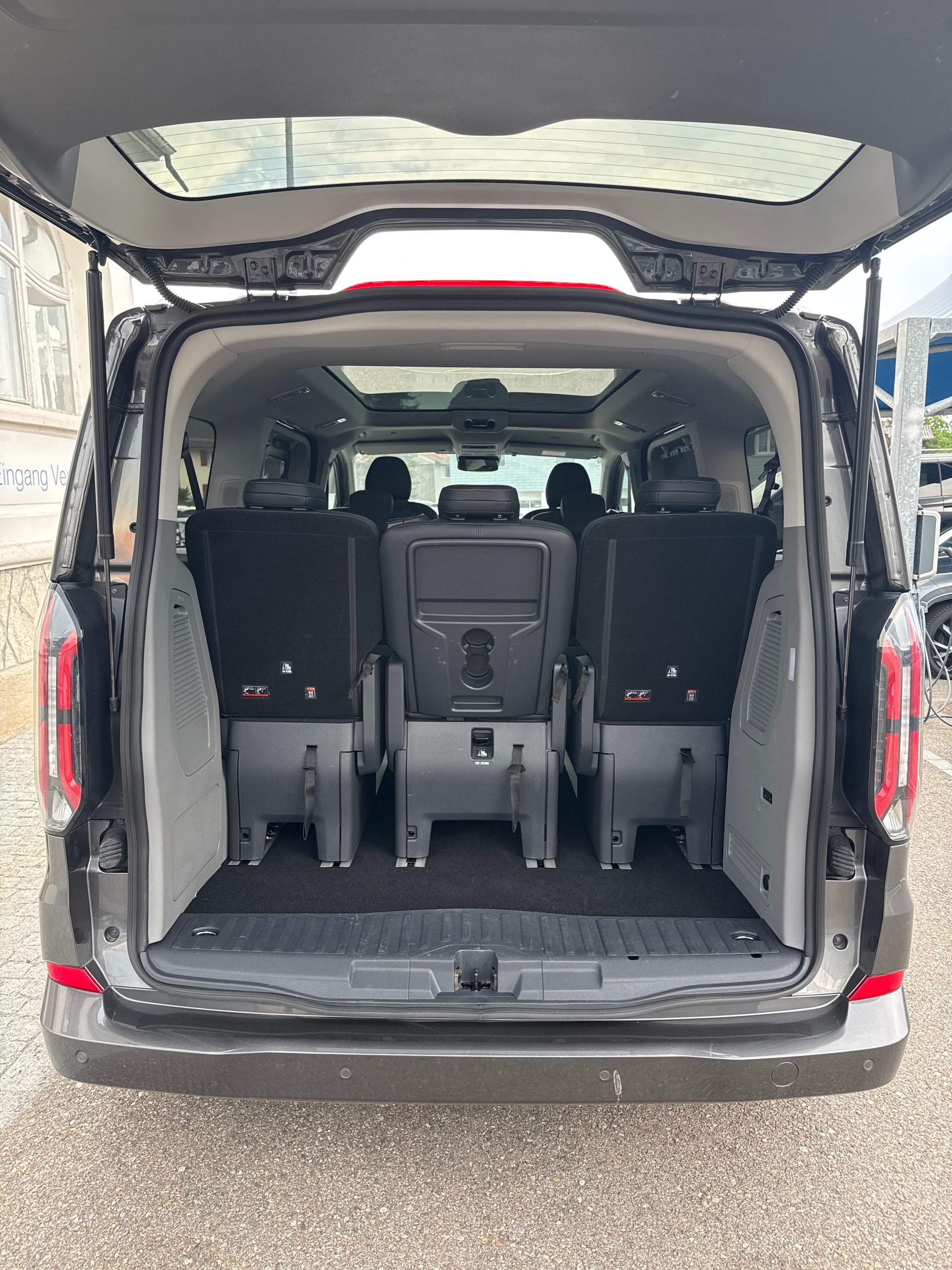 FORD Tourneo Bus 320 L1H1 TitaniumX Automat-image-4