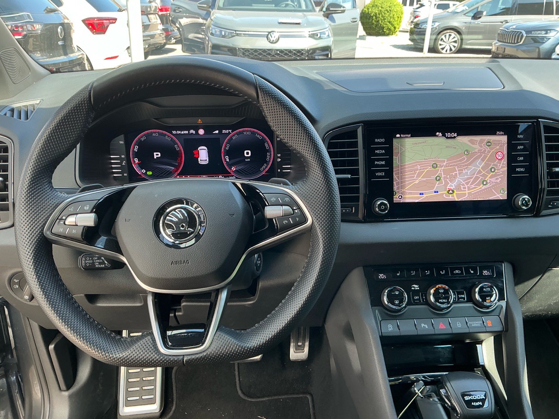 SKODA Karoq Sportline 4x4 *** PANORAMADACH ***-image-9