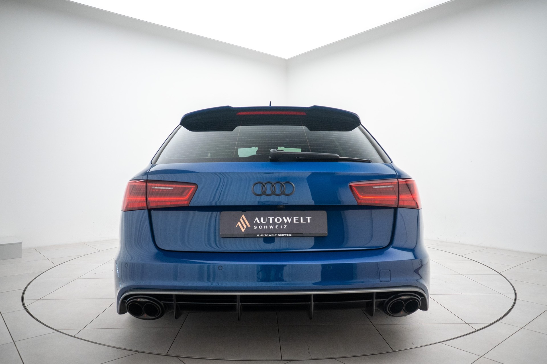 AUDI RS6 Avant 4.0 TFSI V8 performance quattro / Akrapovic-showroom-element-3