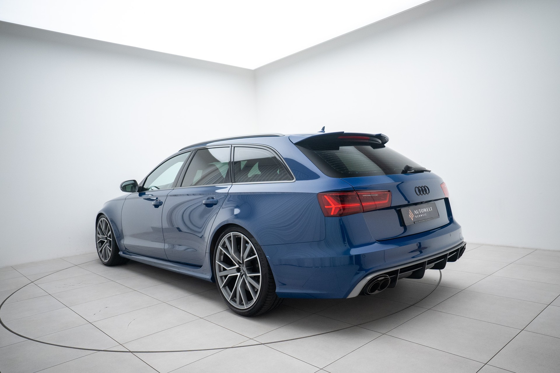AUDI RS6 Avant 4.0 TFSI V8 performance quattro / Akrapovic-showroom-element-2