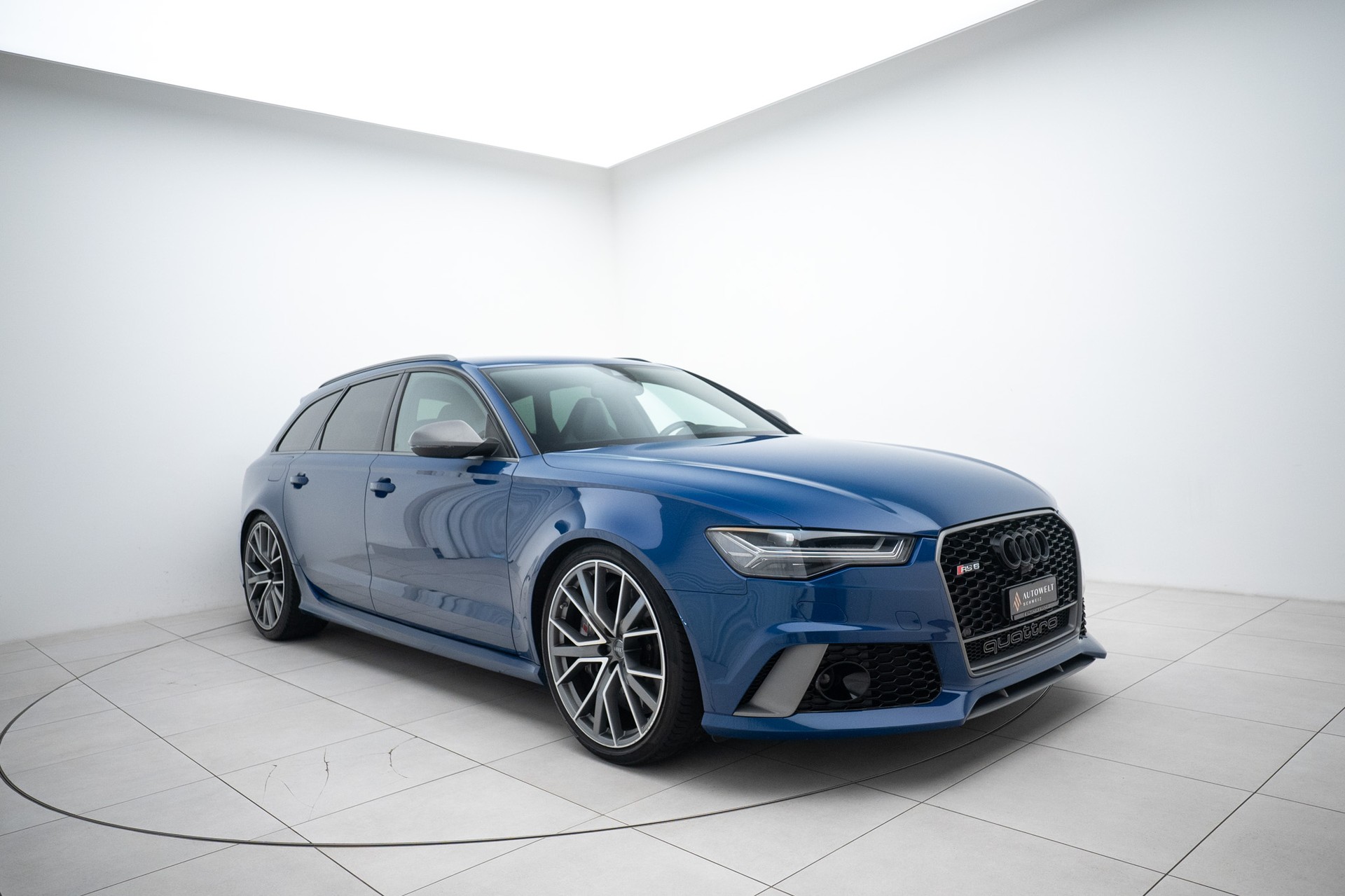 AUDI RS6 Avant 4.0 TFSI V8 performance quattro / Akrapovic