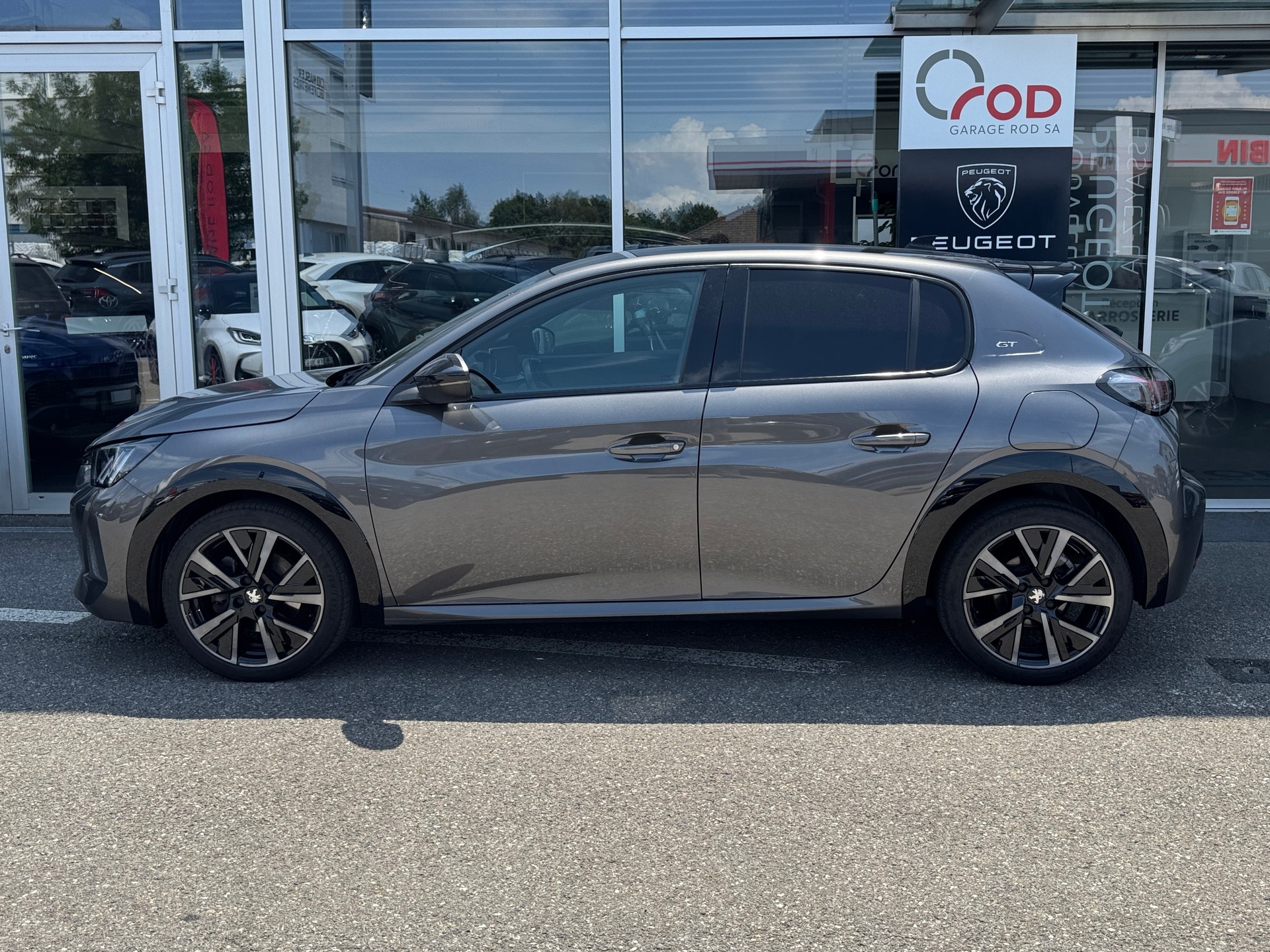 PEUGEOT 208 1.2 PureTech GT EAT8-showroom-element-3
