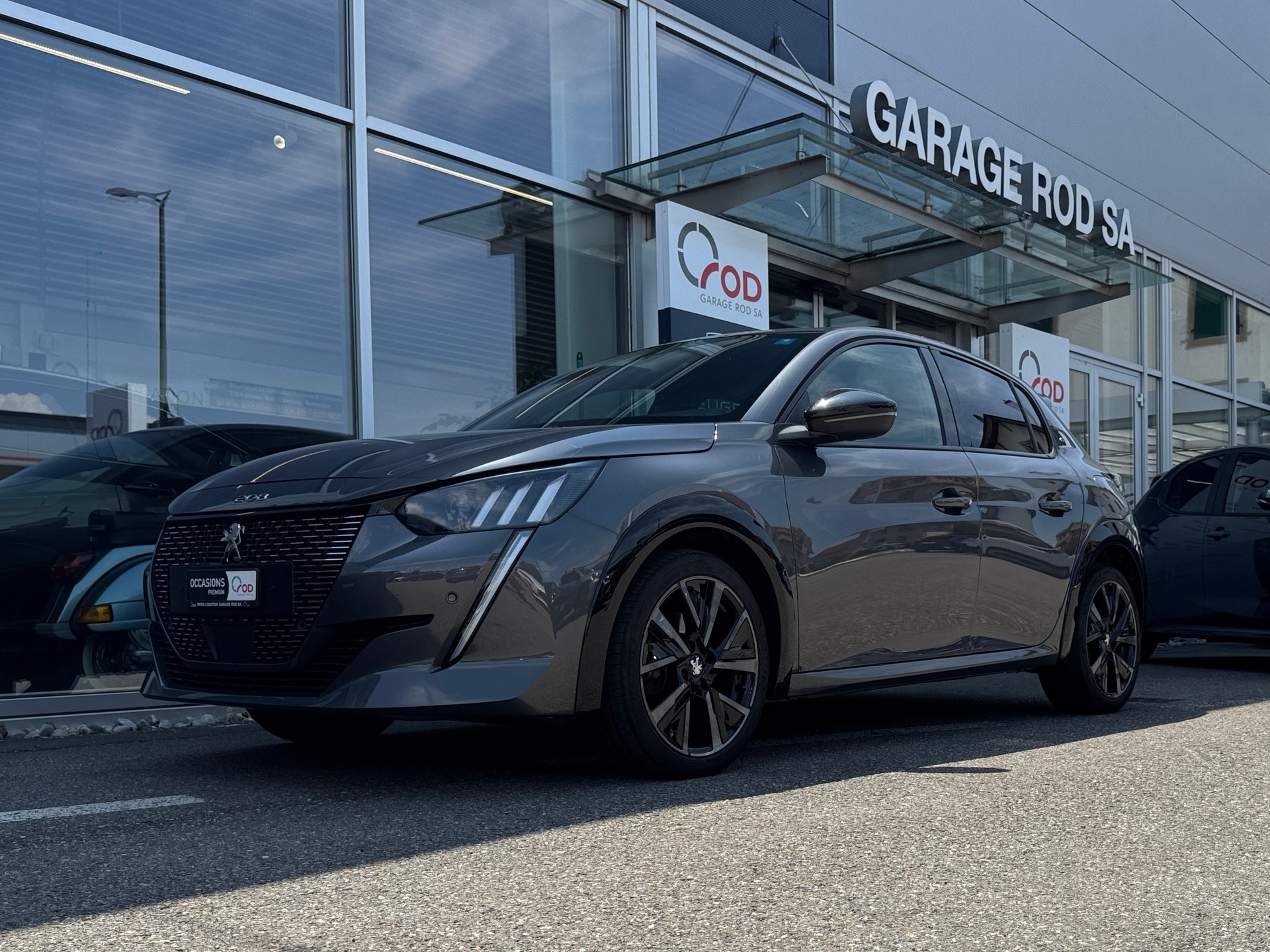 PEUGEOT 208 1.2 PureTech GT EAT8-showroom-element-1