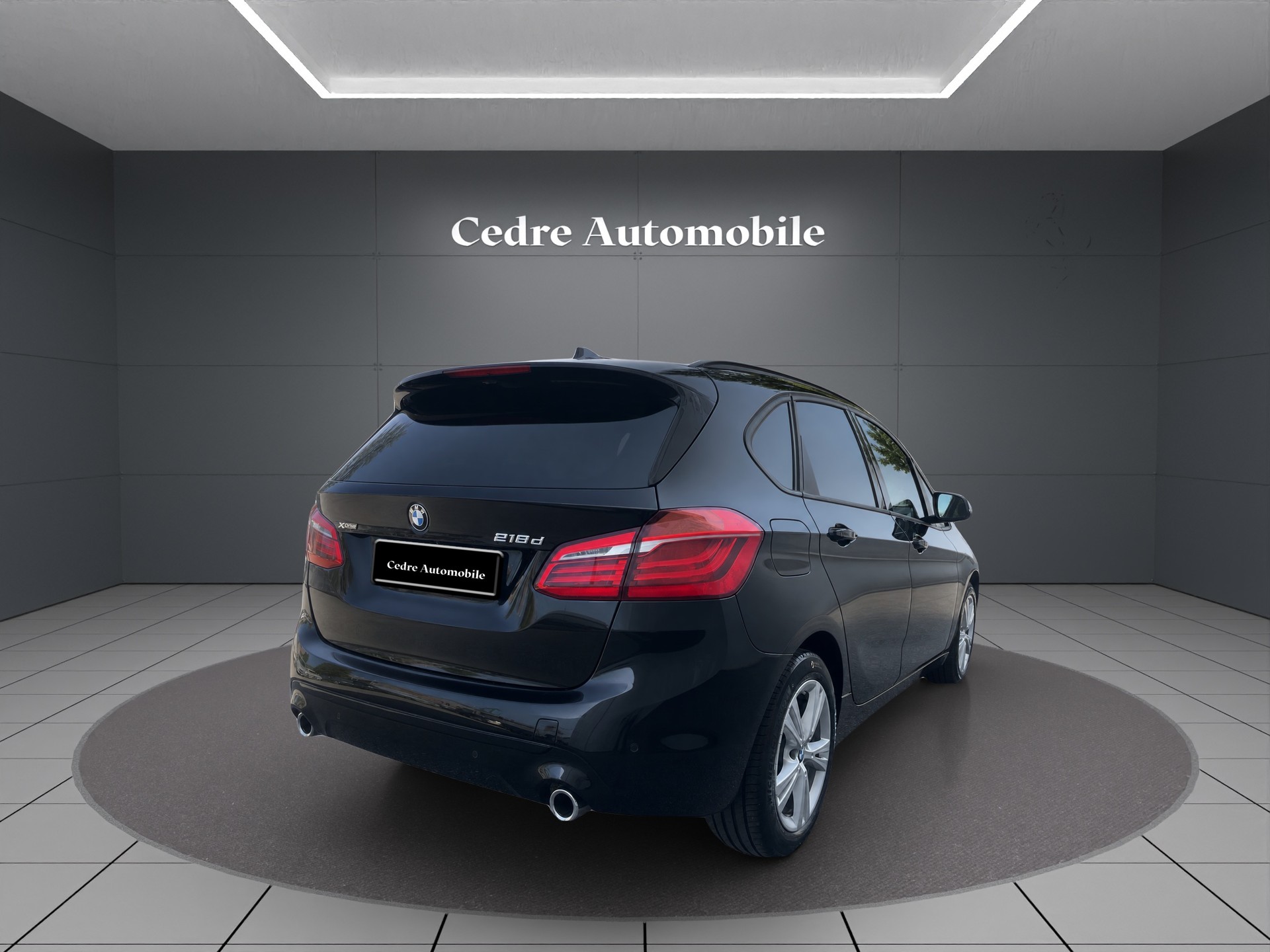 BMW 218d xDrive Active Tourer Steptronic Sport Line-image-4
