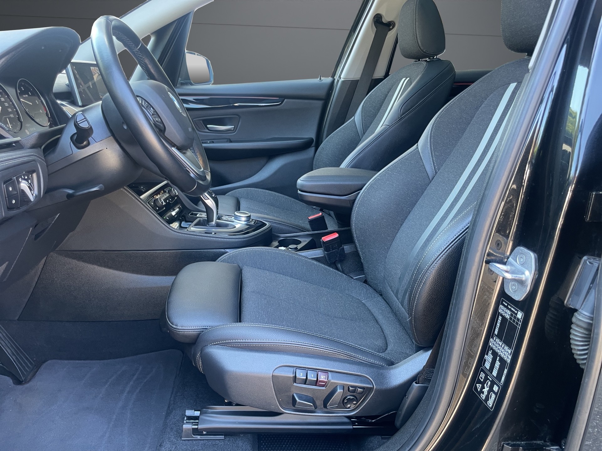 BMW 218d xDrive Active Tourer Steptronic Sport Line-image-7