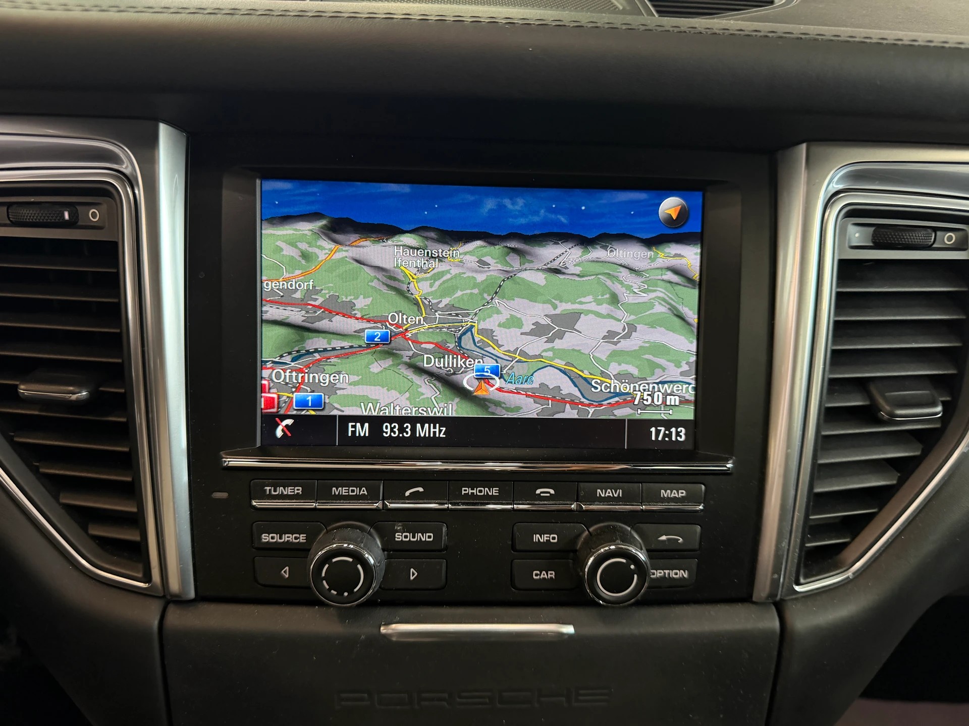 PORSCHE Macan S PDK | CH-Auto | Frisch MFK | AHK 2.3t. | DAB+ | RF-Kamera-image-14