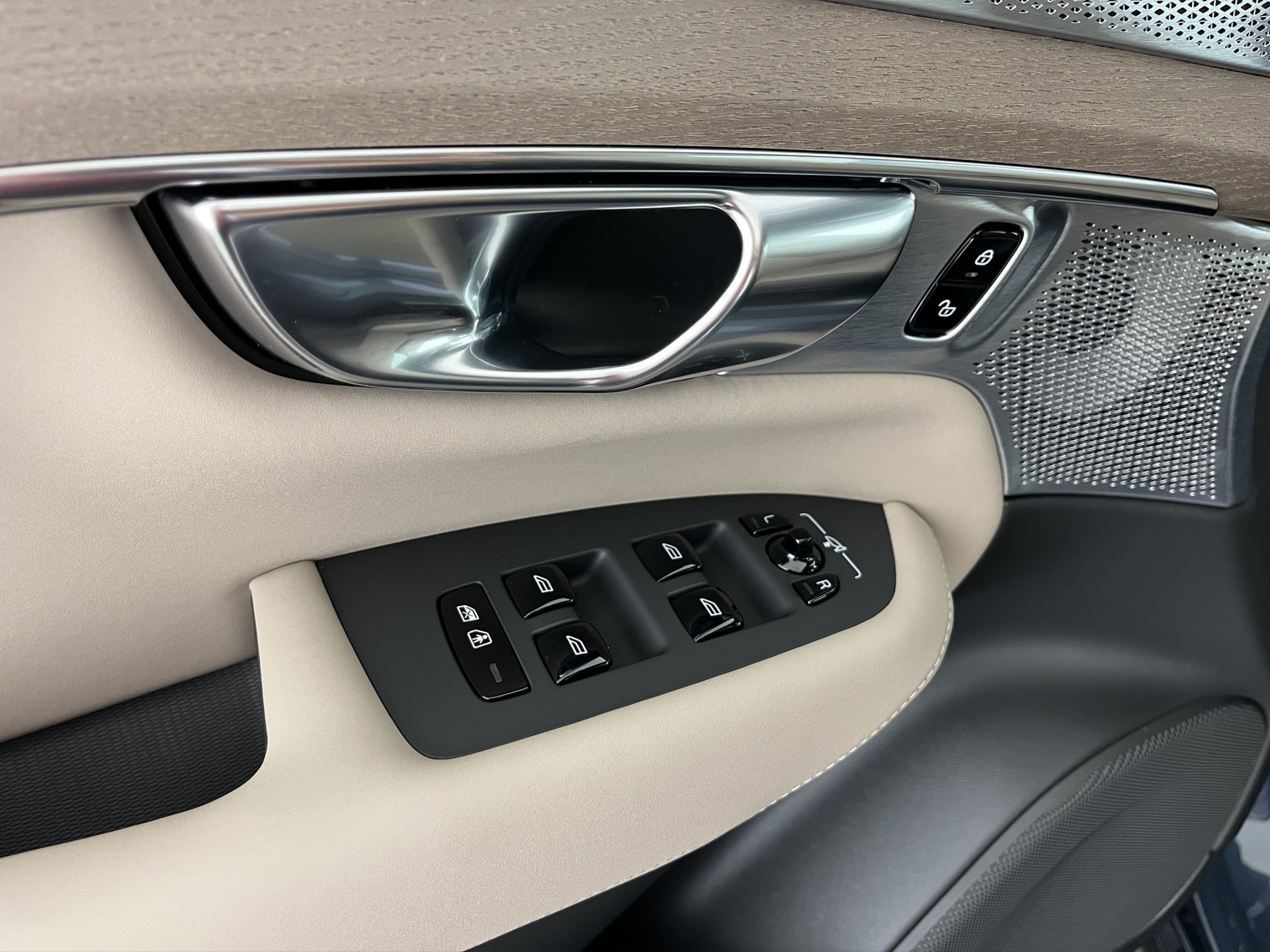 VOLVO XC90 2.0 T8 TE Ultra Bright eAWD-image-15