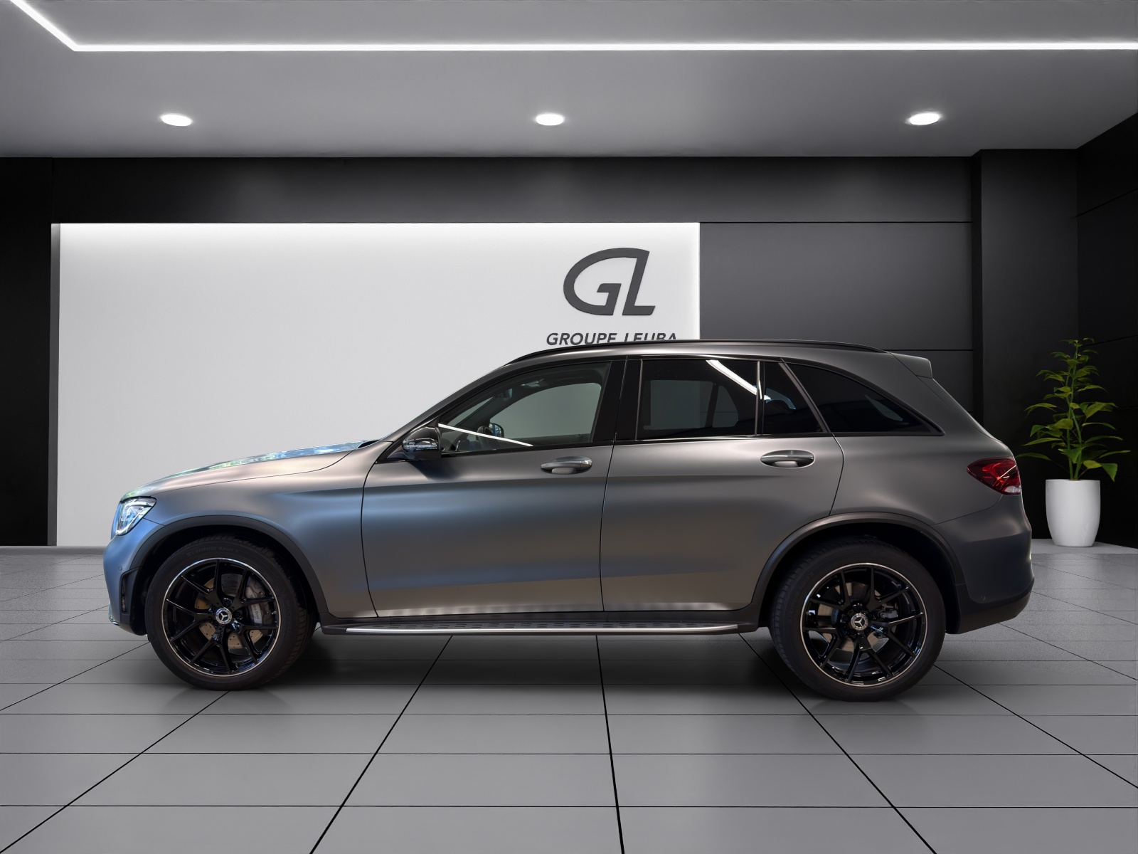 MERCEDES-BENZ GLC 300 AMG Line 4Matic-showroom-element-2