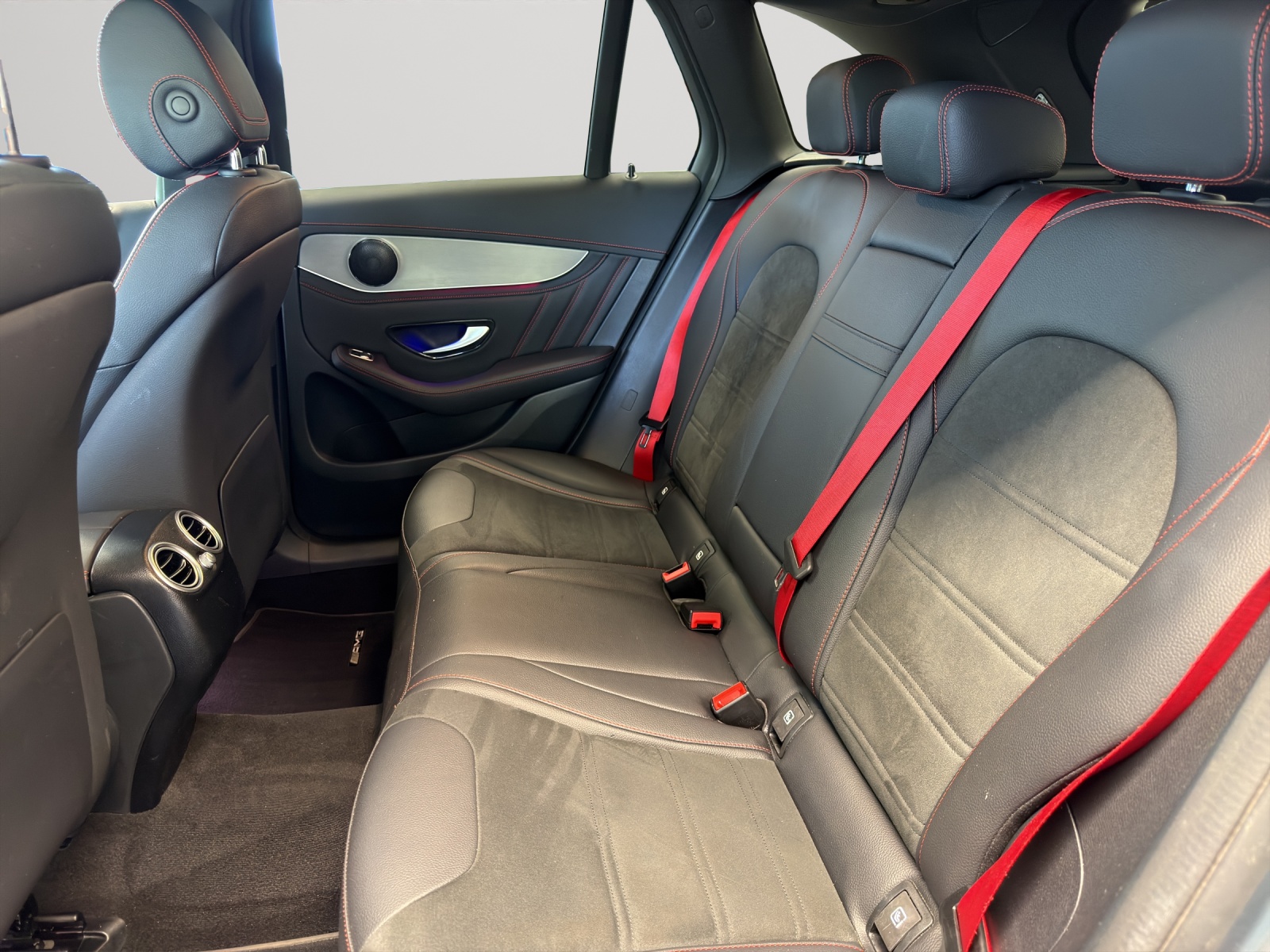 MERCEDES-BENZ GLC 300 AMG Line 4Matic-image-13