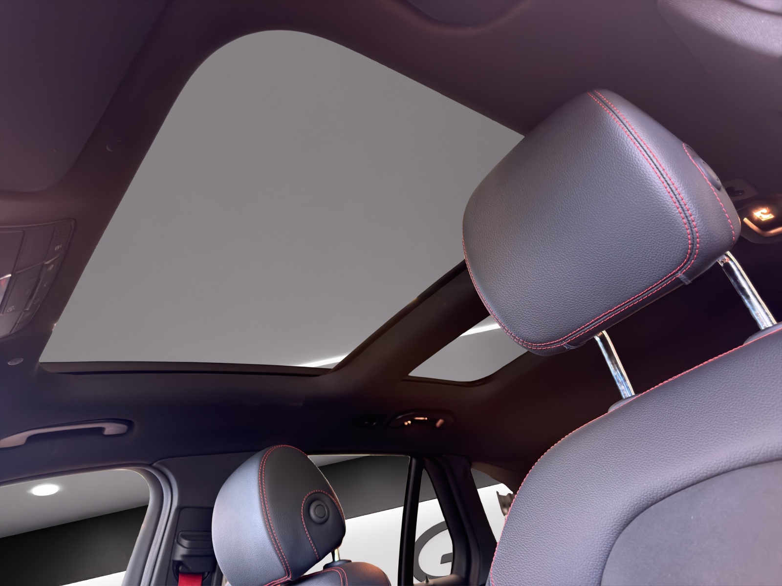 MERCEDES-BENZ GLC 300 AMG Line 4Matic-image-12