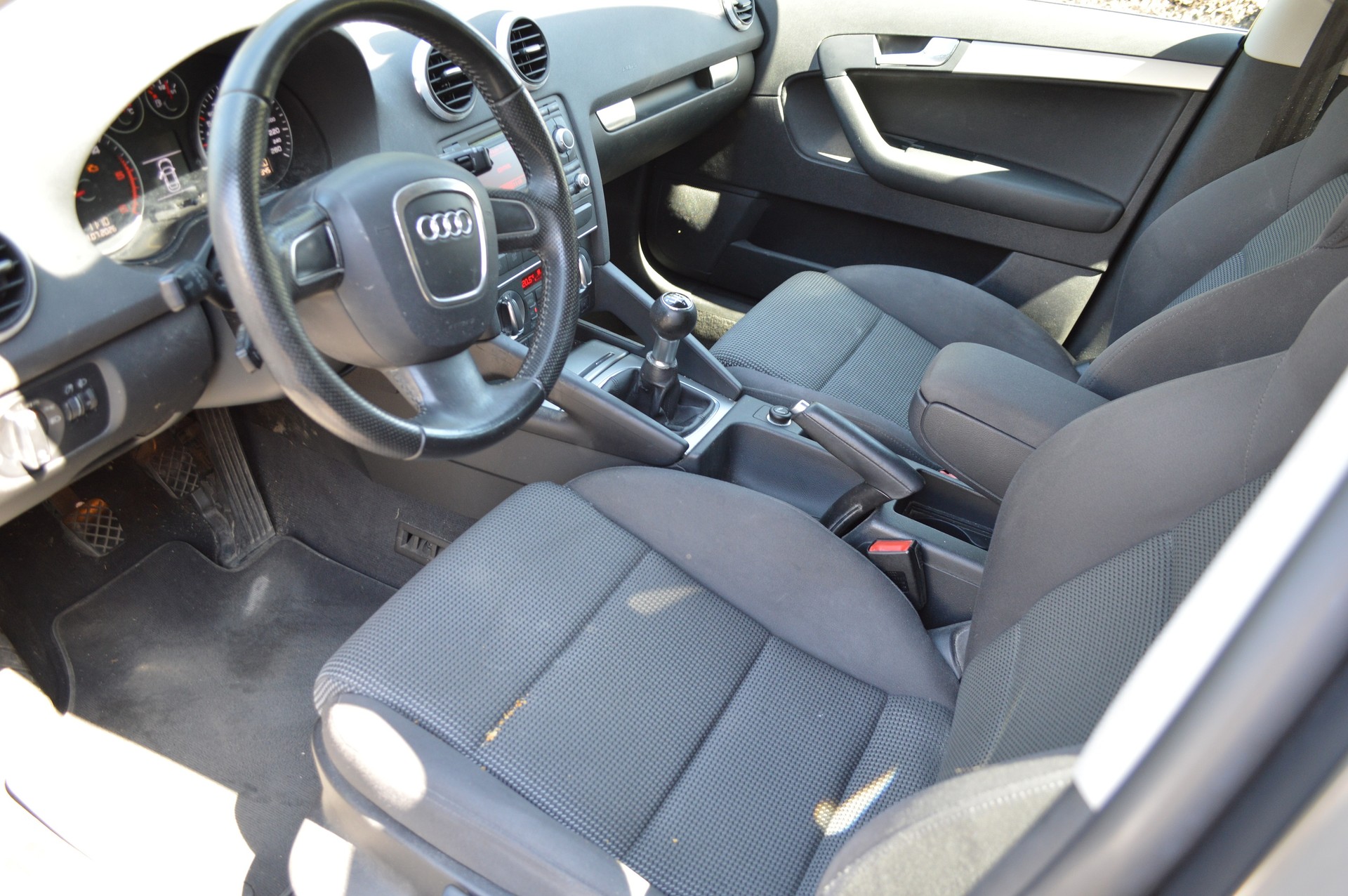 AUDI A3 Sportback 2.0 TDI Ambition-image-3