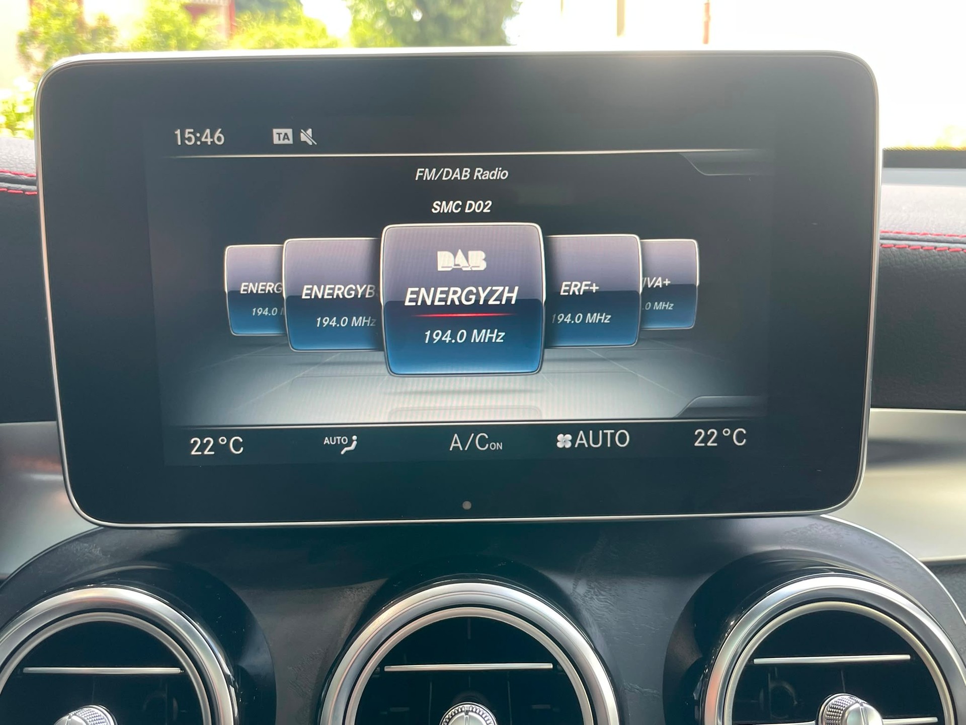 MERCEDES-BENZ GLC 43 AMG 4MATIC 9G-TRONIC | Panorama | Burmester | Fahrassistenz-image-12