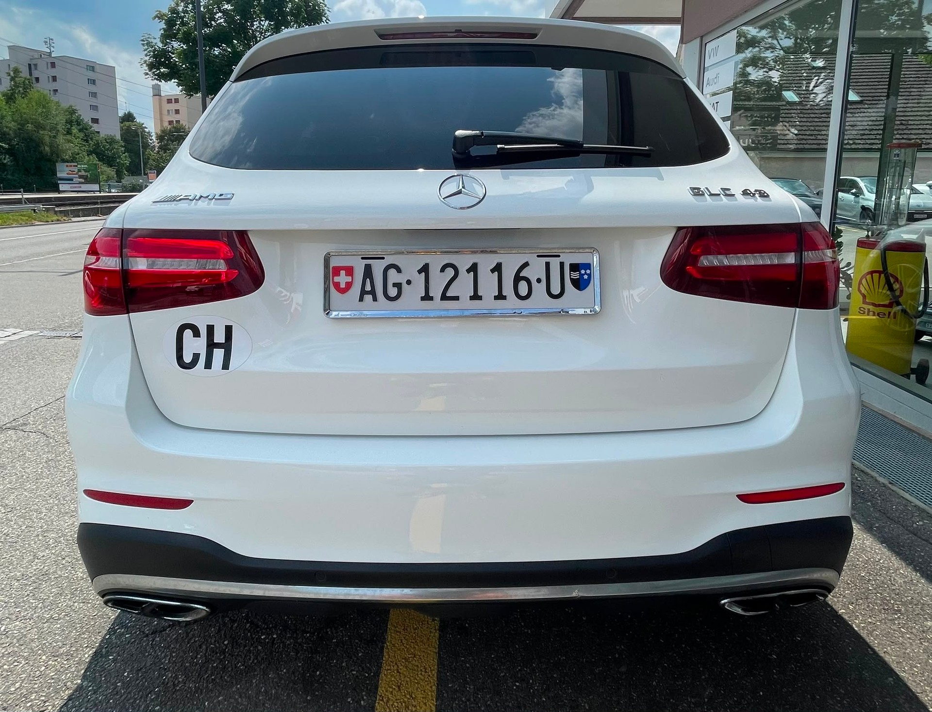 MERCEDES-BENZ GLC 43 AMG 4MATIC 9G-TRONIC | Panorama | Burmester | Fahrassistenz-image-3