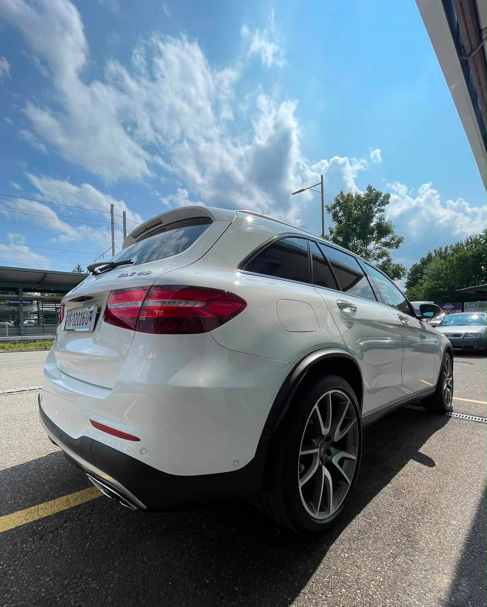 MERCEDES-BENZ GLC 43 AMG 4MATIC 9G-TRONIC | Panorama | Burmester | Fahrassistenz-image-2