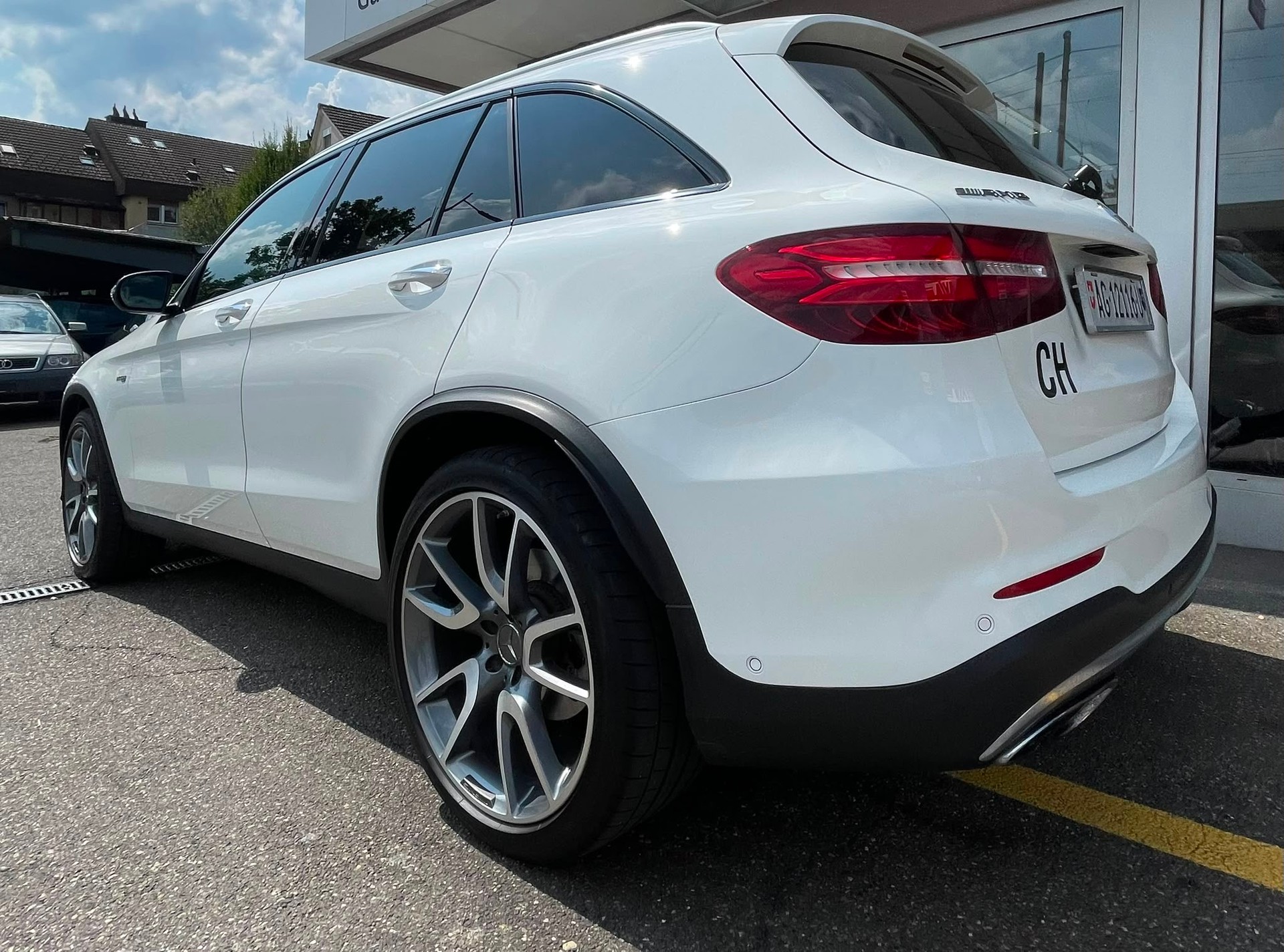 MERCEDES-BENZ GLC 43 AMG 4MATIC 9G-TRONIC | Panorama | Burmester | Fahrassistenz-image-5