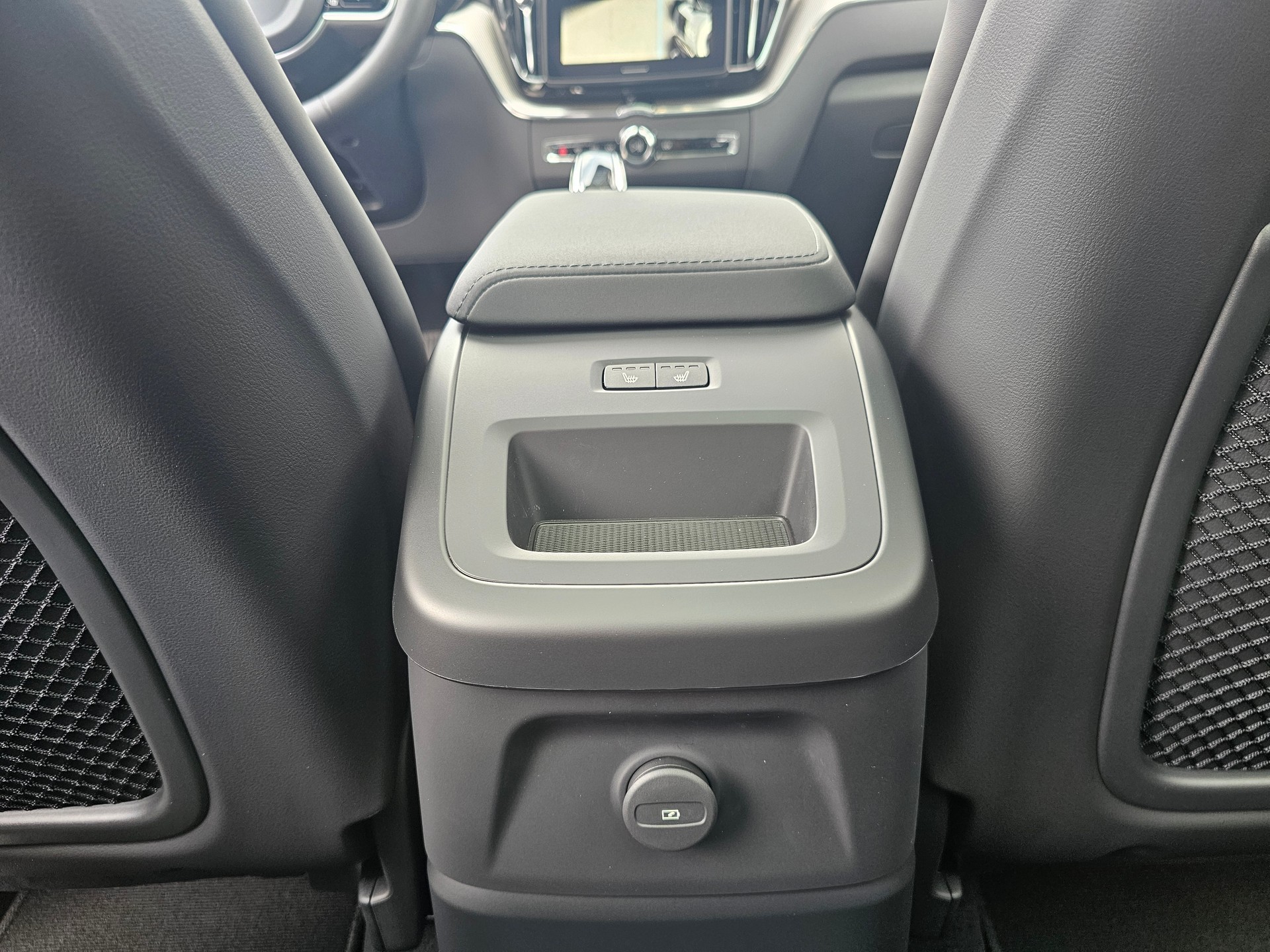 VOLVO XC60 T8 eAWD PluginHybrid Black Edition Geartronic-image-16