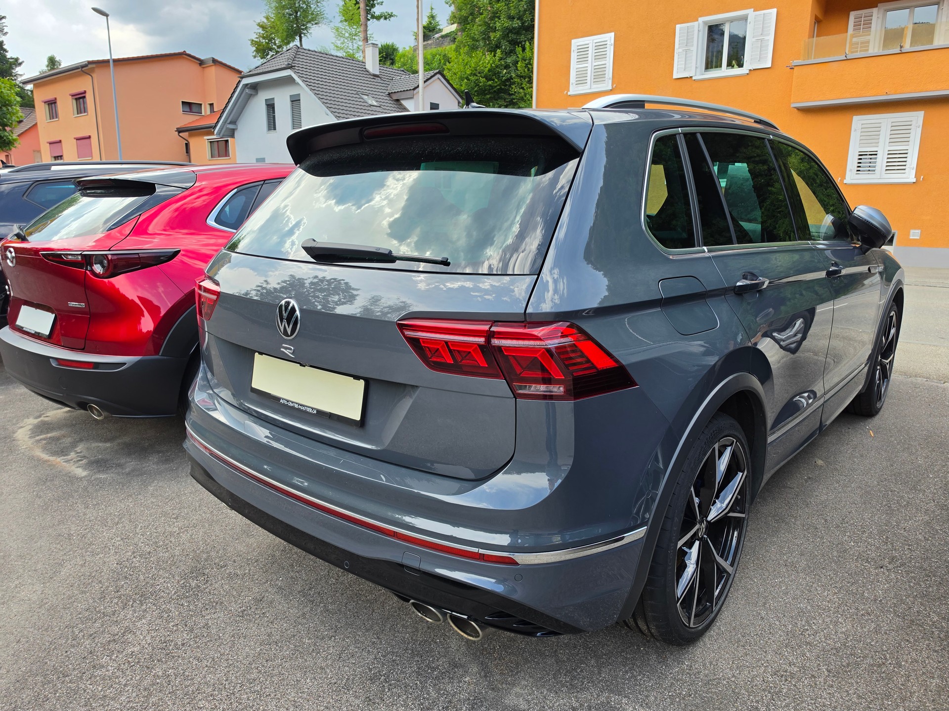 VW Tiguan 2.0TSI R 4Motion DSG-image-2