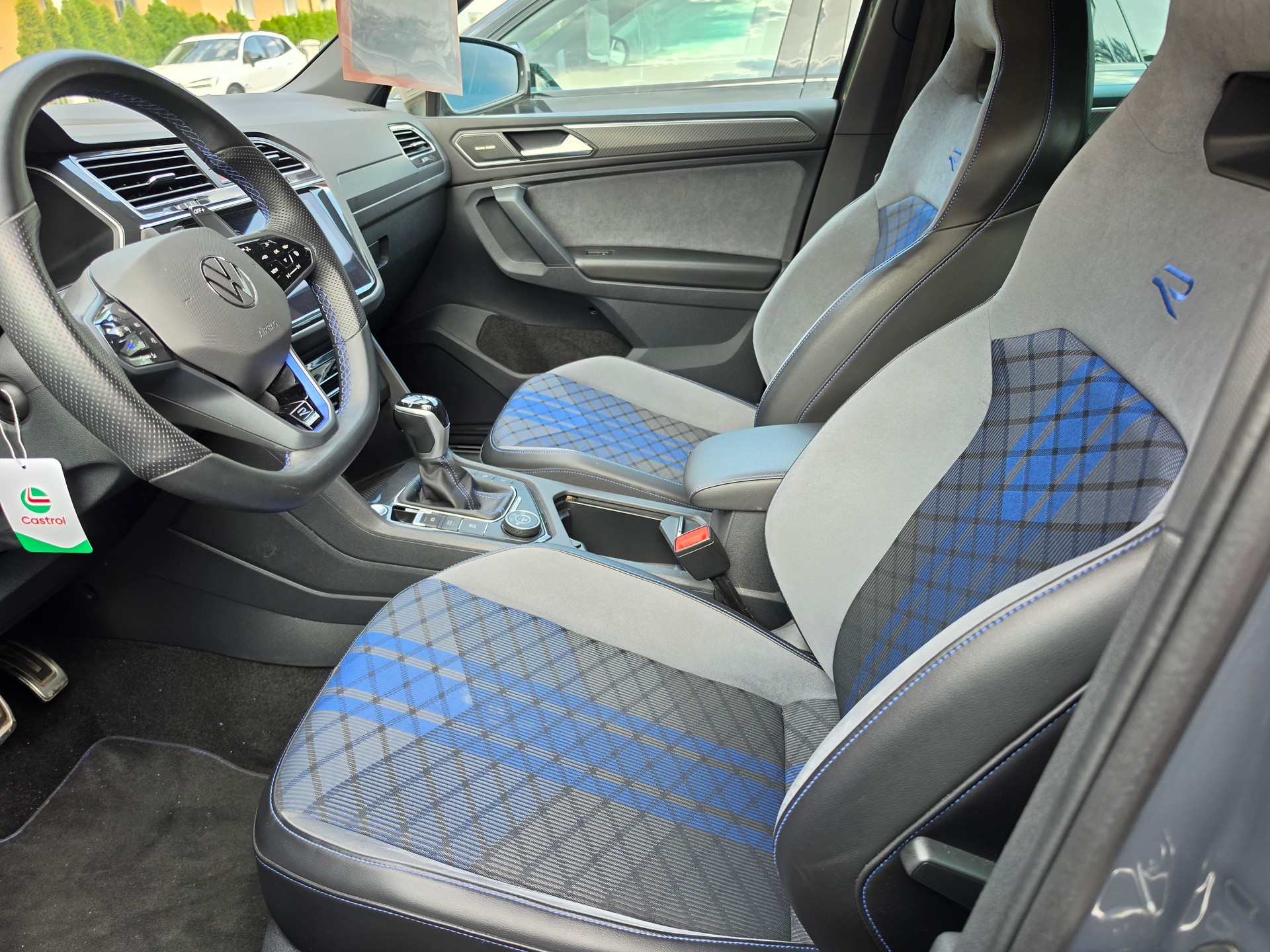 VW Tiguan 2.0TSI R 4Motion DSG-image-4
