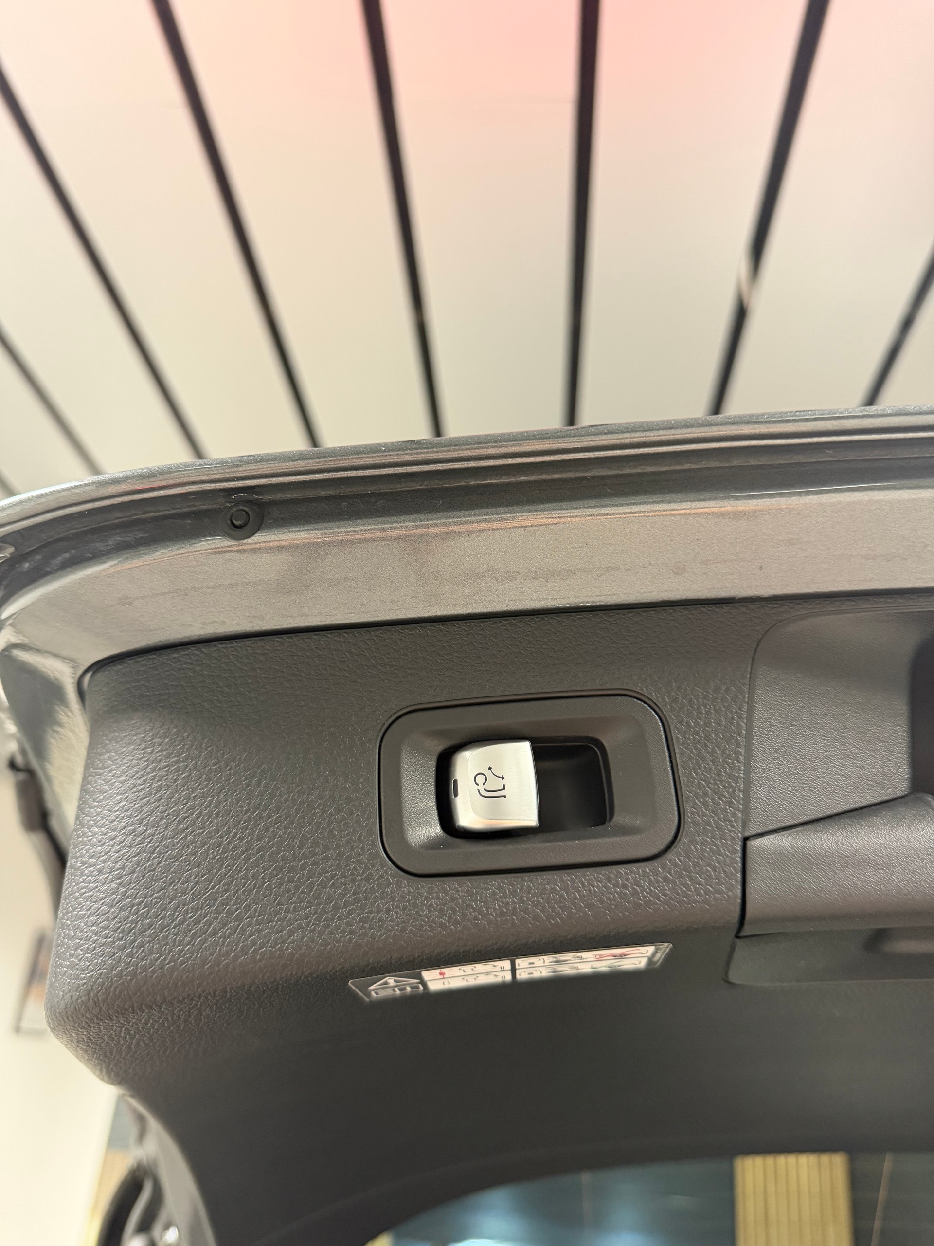 MERCEDES-BENZ C 250 d AMG Line 4Matic 9G-Tronic-image-6