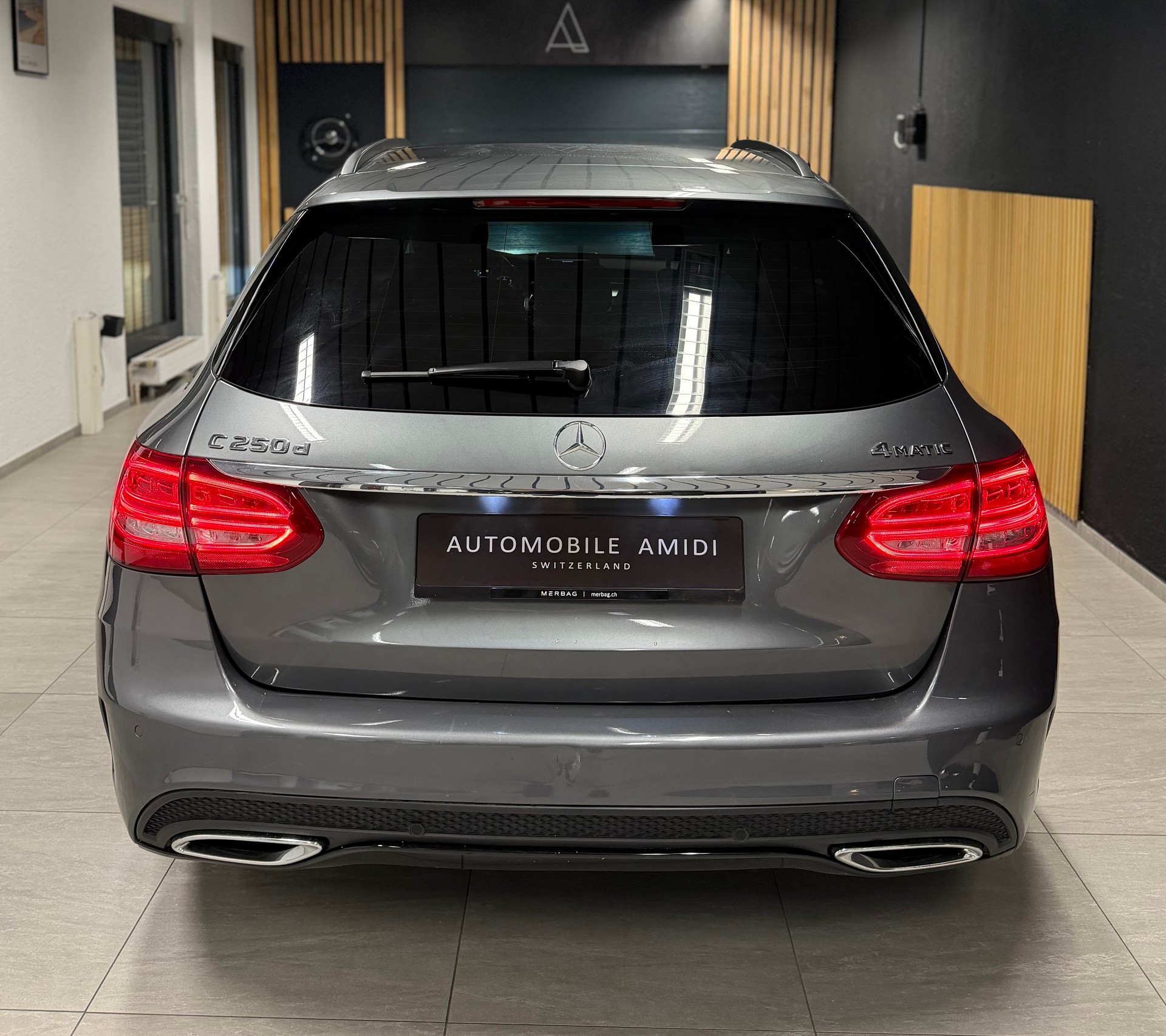 MERCEDES-BENZ C 250 d AMG Line 4Matic 9G-Tronic-showroom-element-3