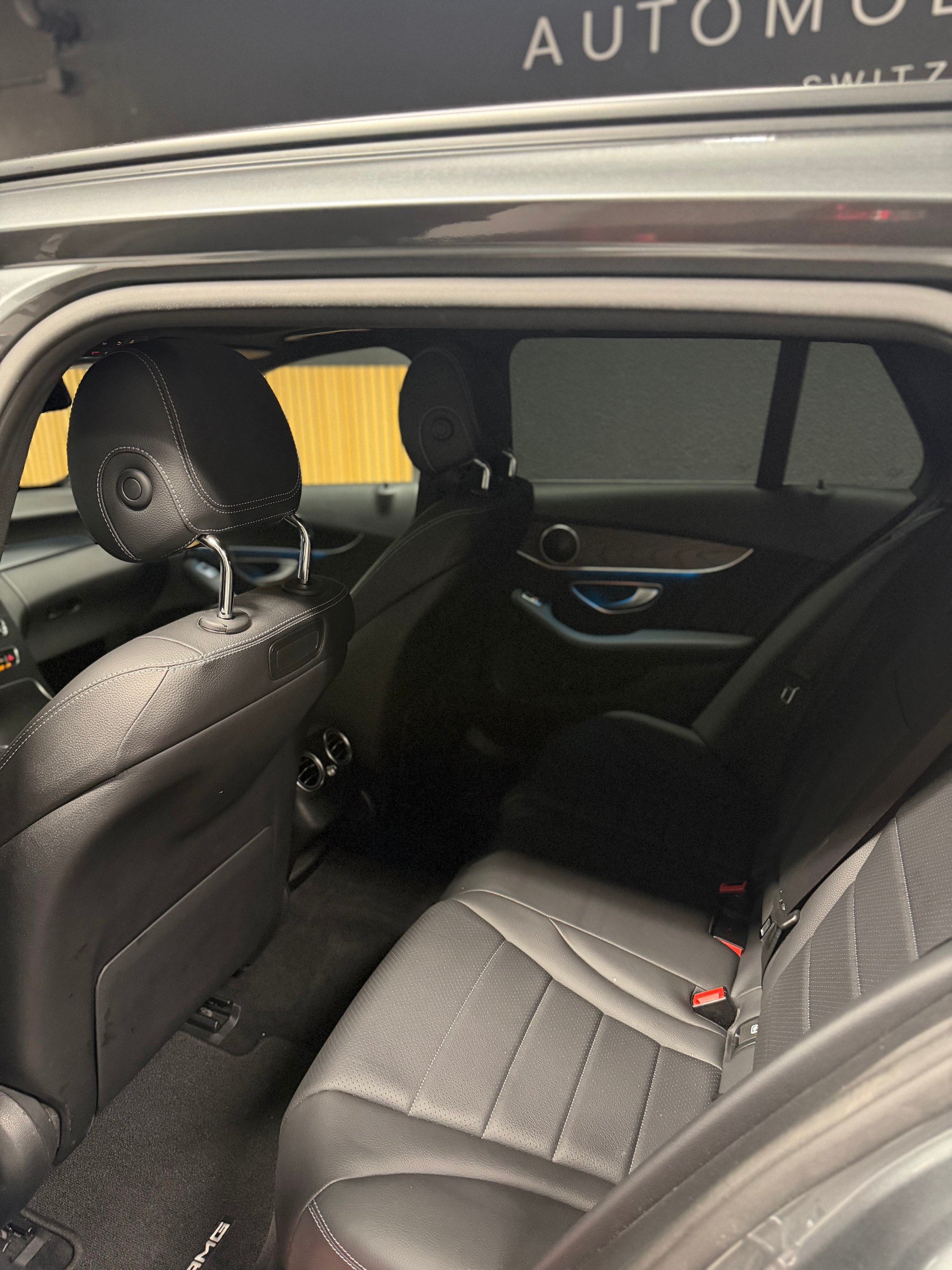 MERCEDES-BENZ C 250 d AMG Line 4Matic 9G-Tronic-image-12