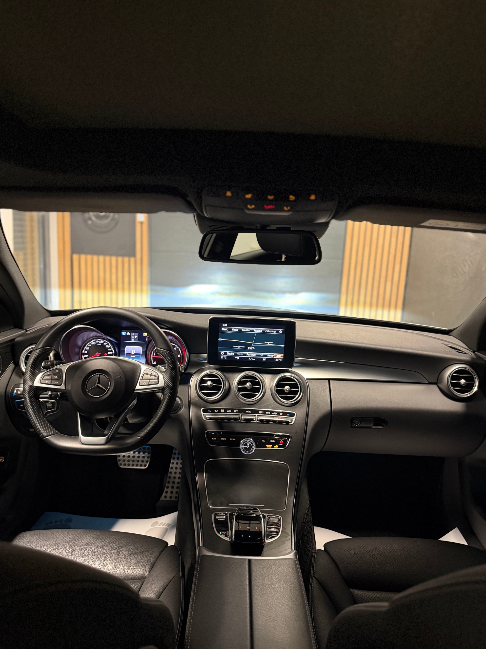 MERCEDES-BENZ C 250 d AMG Line 4Matic 9G-Tronic-image-11