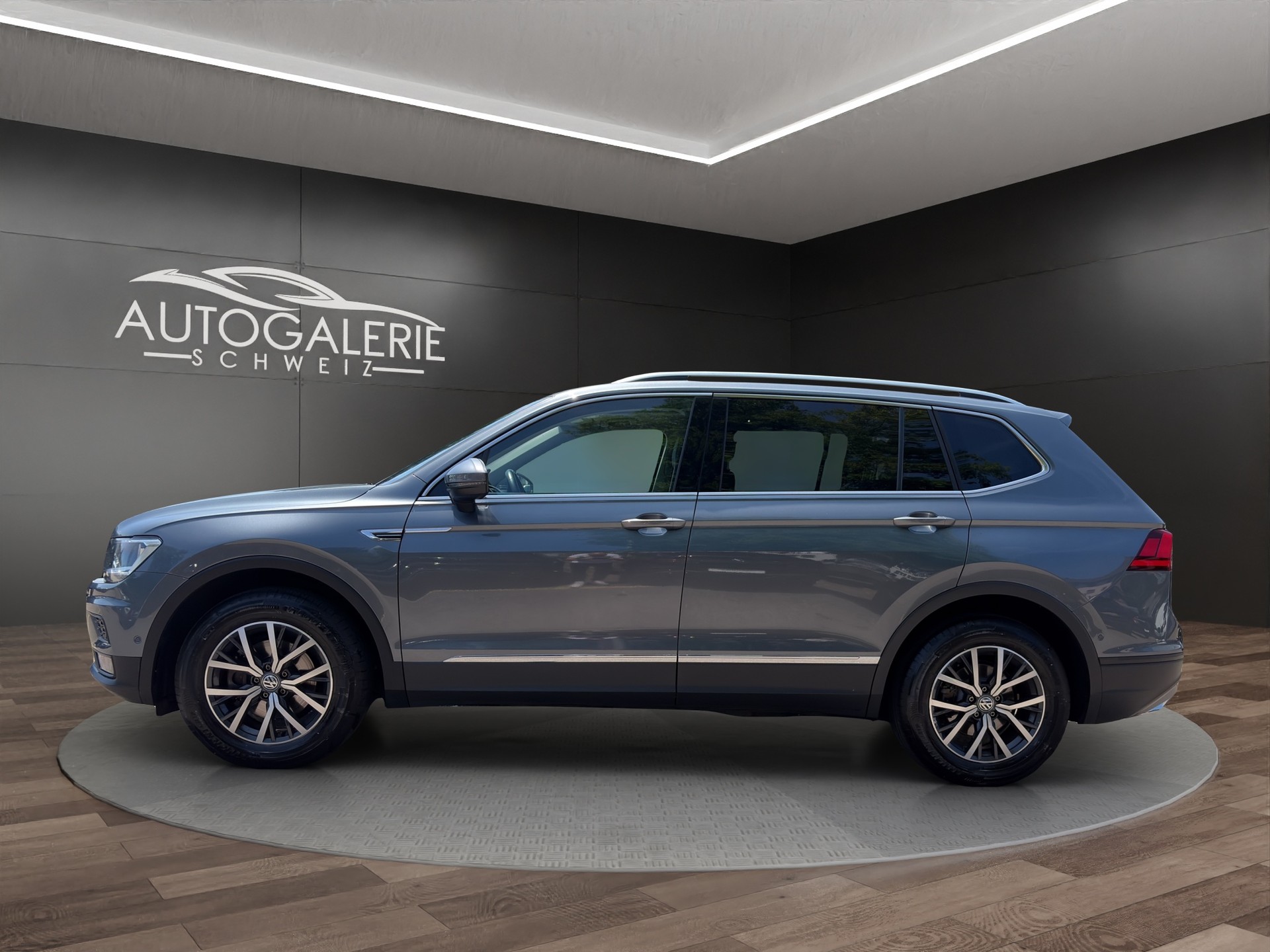 VW Tiguan Allspace 1.5TSI EVO Comfortline DSG | CH | Panorama | Leder Vienna | 7 Sitzer | -showroom-element-1