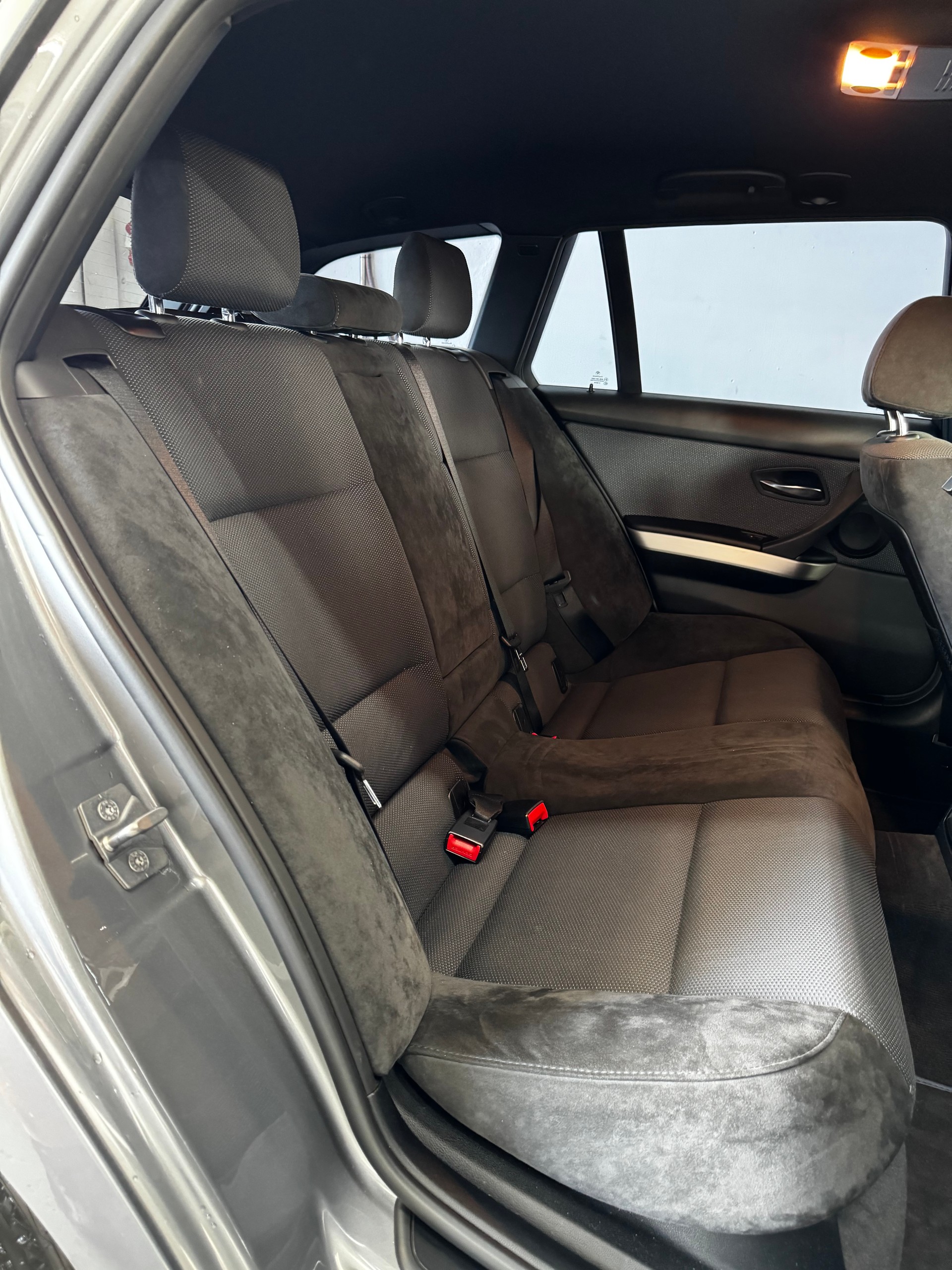 BMW 330d xDrive Touring Steptronic-image-24