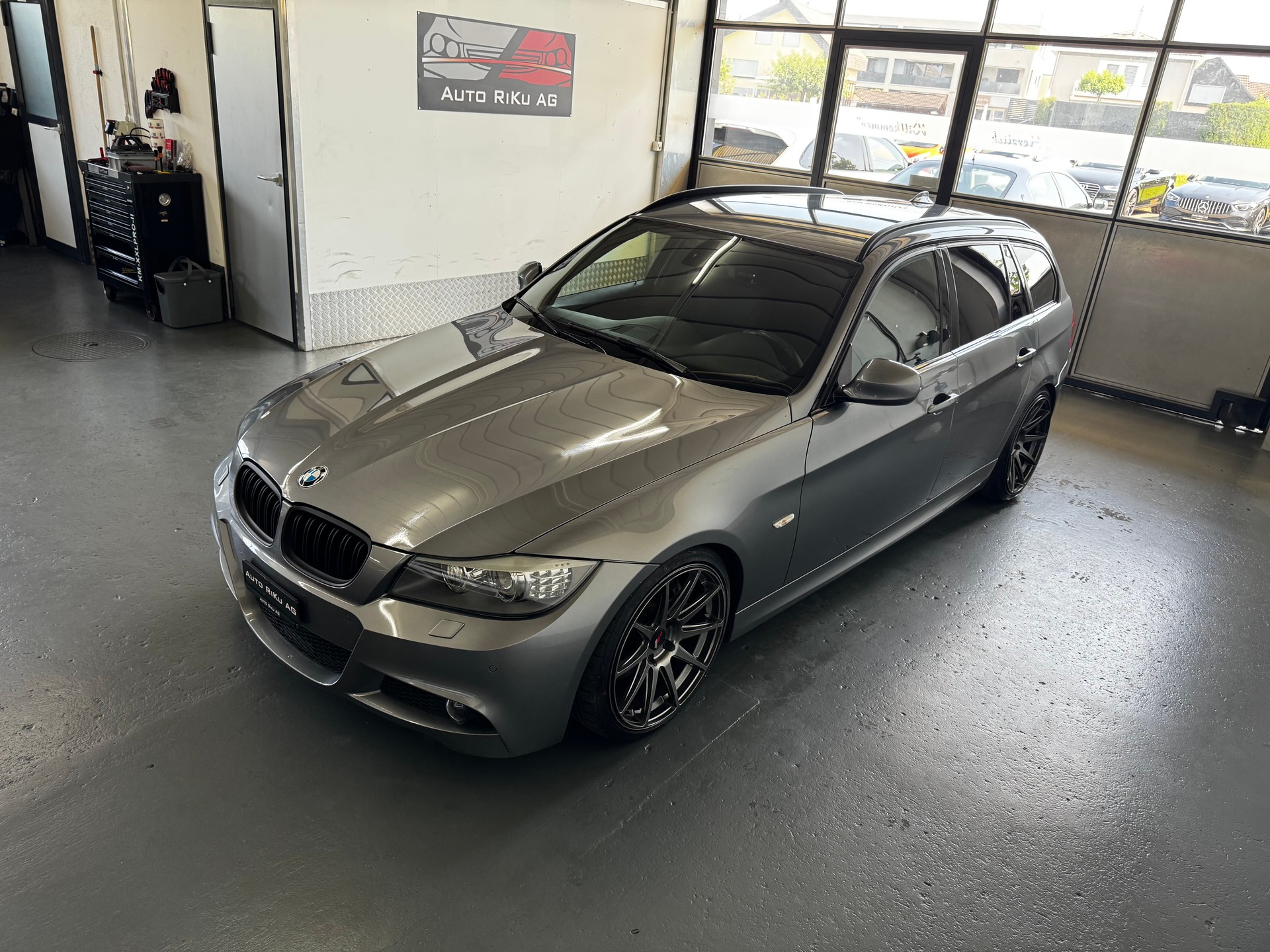 BMW 330d xDrive Touring Steptronic-image-5