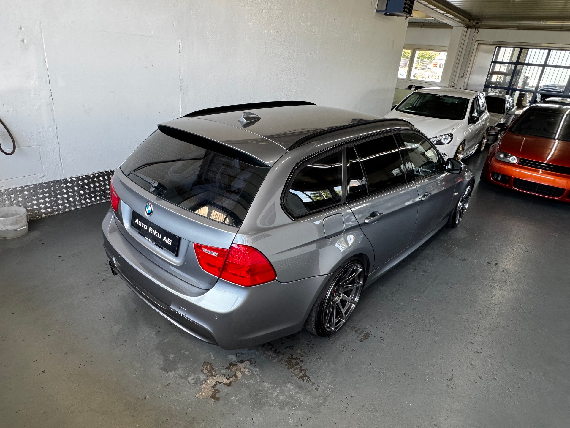 BMW 330d xDrive Touring Steptronic-image-11