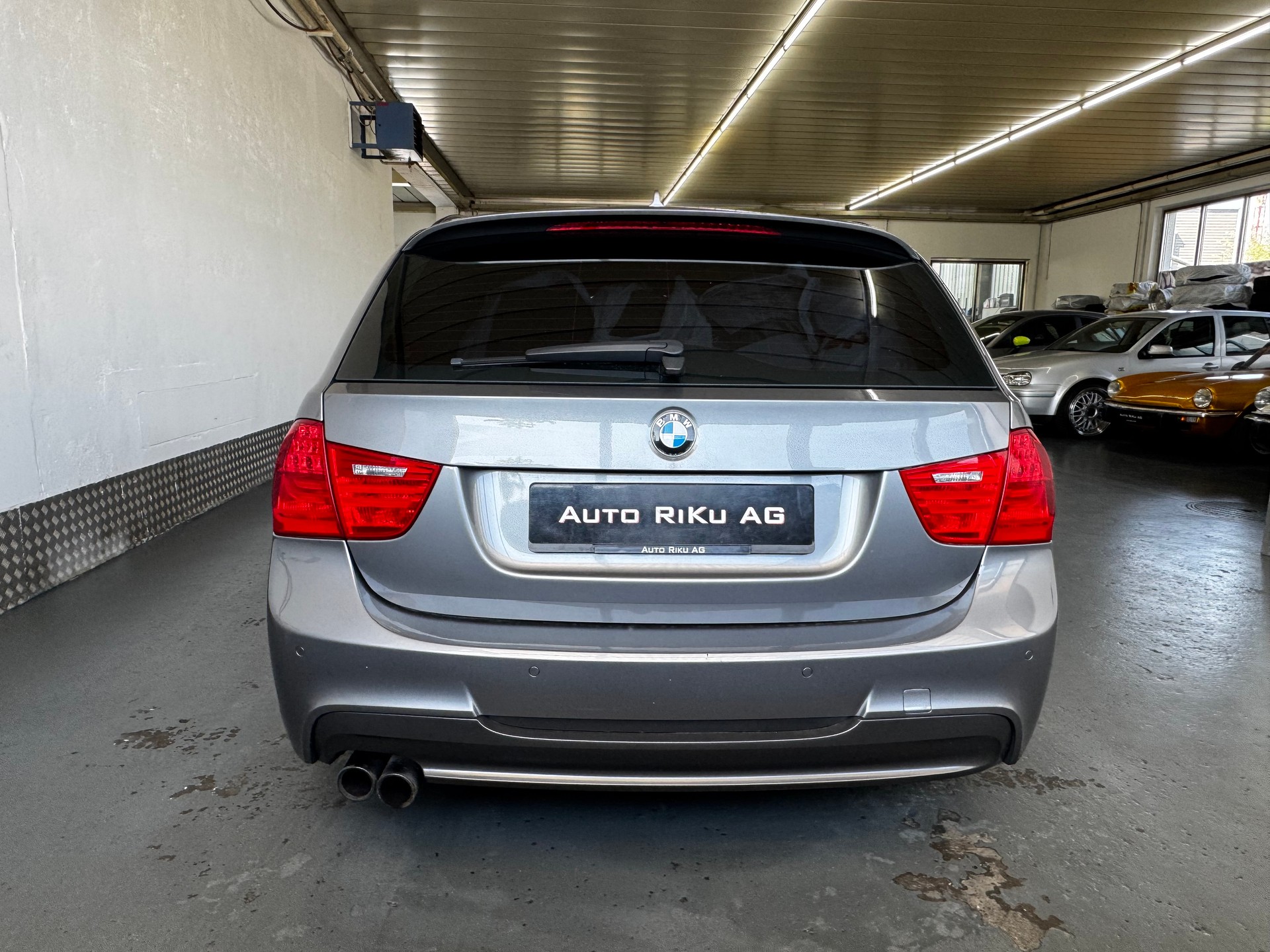 BMW 330d xDrive Touring Steptronic-image-14