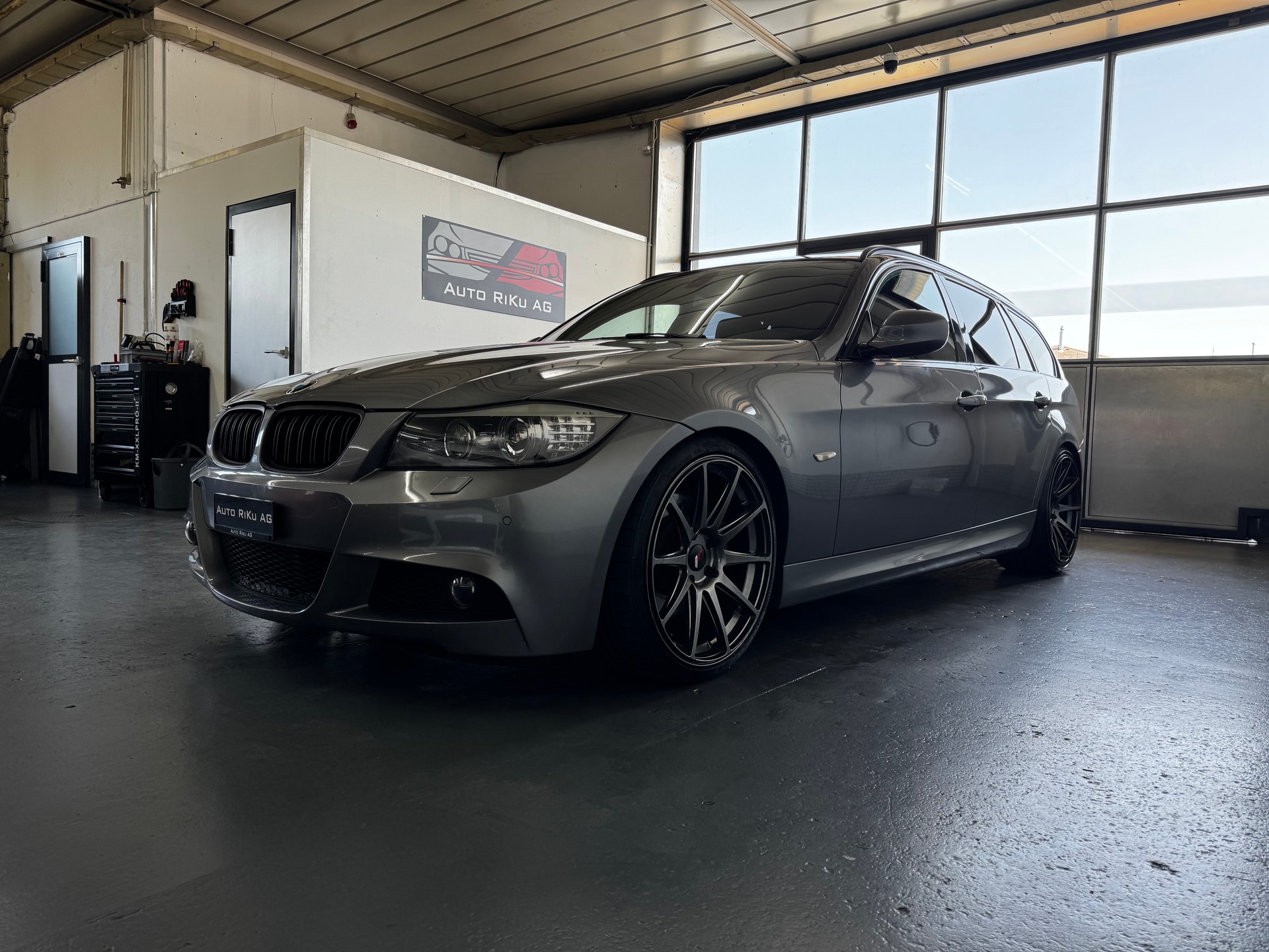 BMW 330d xDrive Touring Steptronic-image-6
