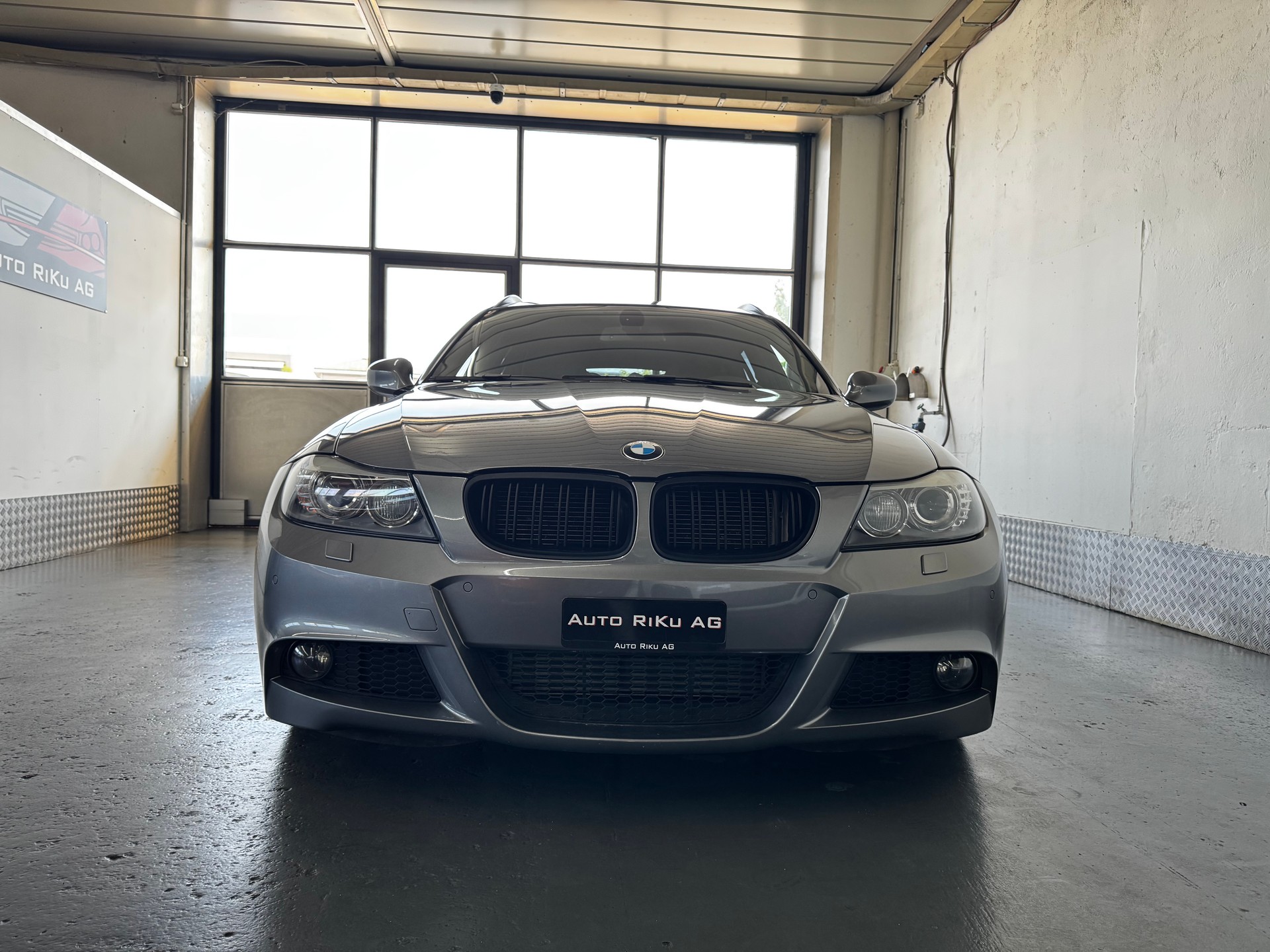 BMW 330d xDrive Touring Steptronic-image-4