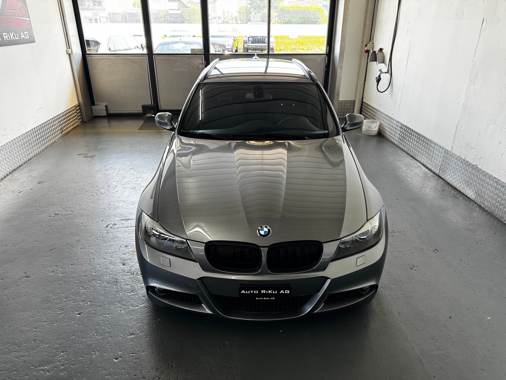 BMW 330d xDrive Touring Steptronic-showroom-element-3