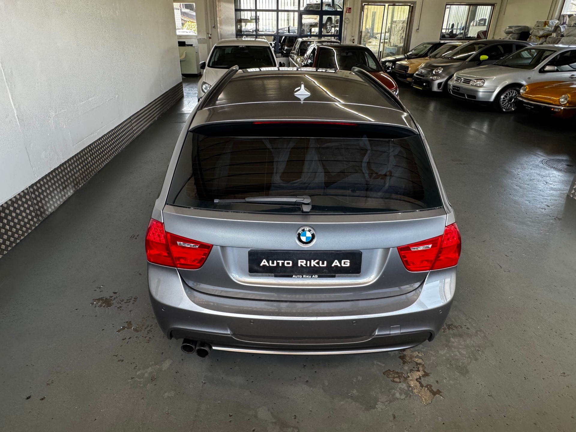 BMW 330d xDrive Touring Steptronic-image-13